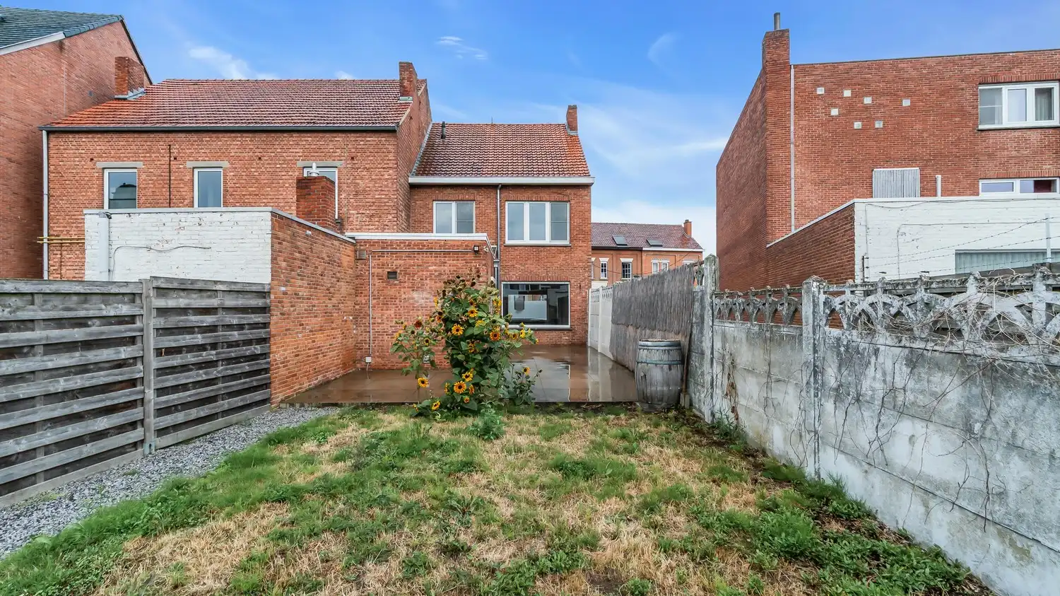 Totaal gerenoveerde en energiezuinige gezinswoning met 3 slaapkamers, carport voor 2 wagens en zonnige tuin in Paal foto 16