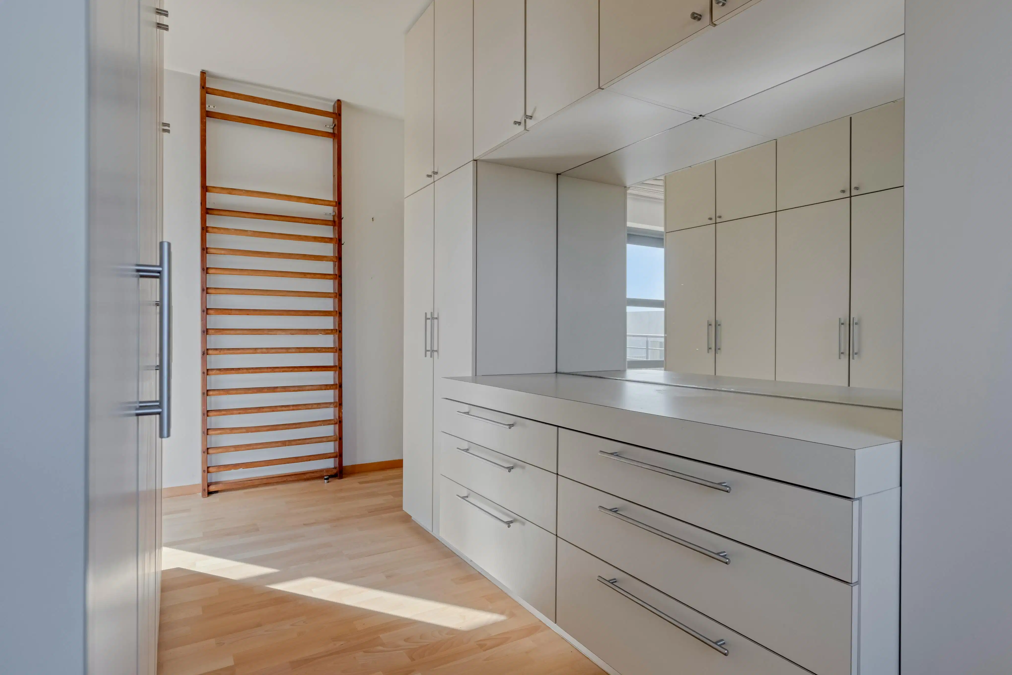 Instapklaar dakappartement met zicht op het water in Boom foto 11