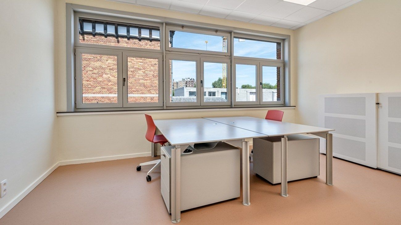 Volledig gerenoveerde kantoren in kleinschalig business center in Gent foto 9