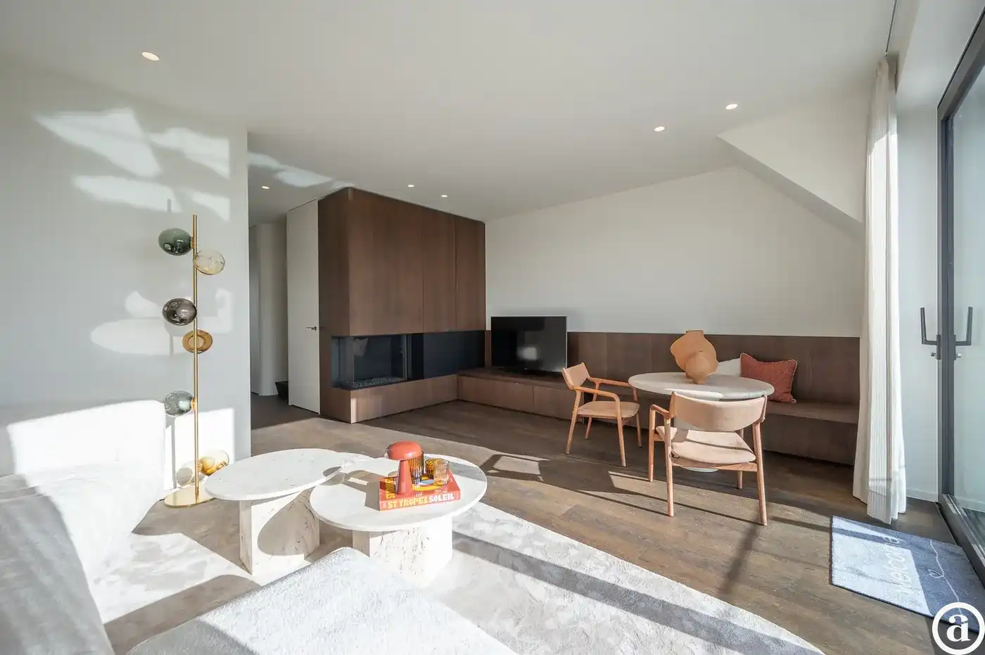 Nieuwbouwappartement gelegen in hartje het Zoute met een prachtig open zicht op de villa's. foto 9