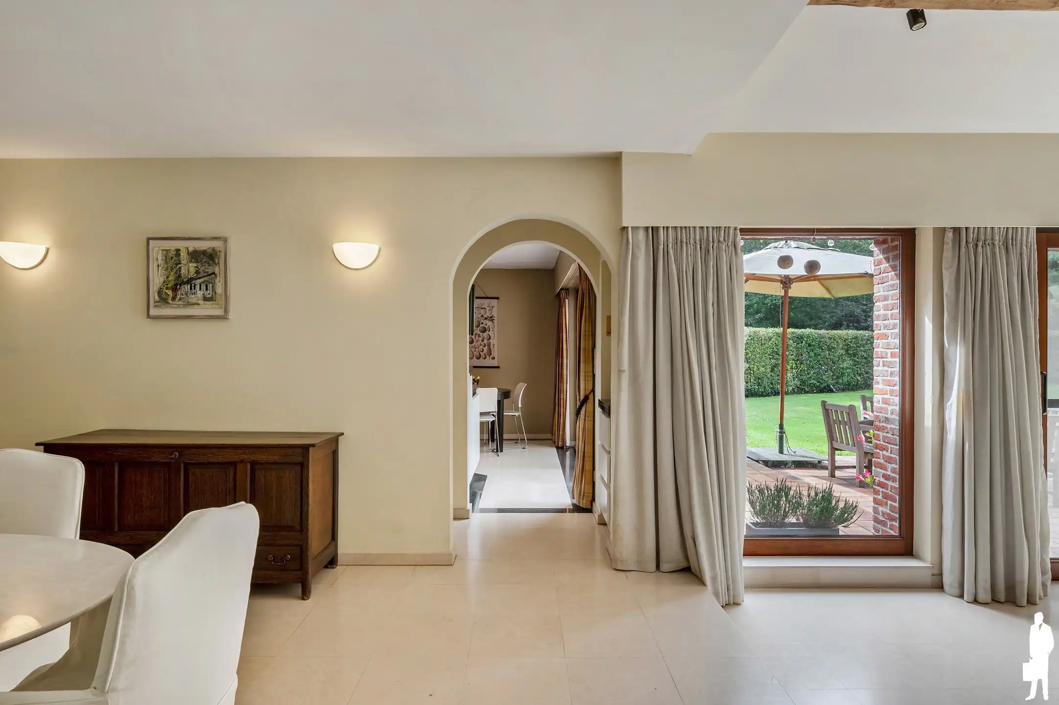 Karaktervolle gelijkvloerse villa op ca. 2.000 m² in zeer rustige, gegeerde en autoluwe wijk Dennendael en dichtbij het natuurgebied foto 11
