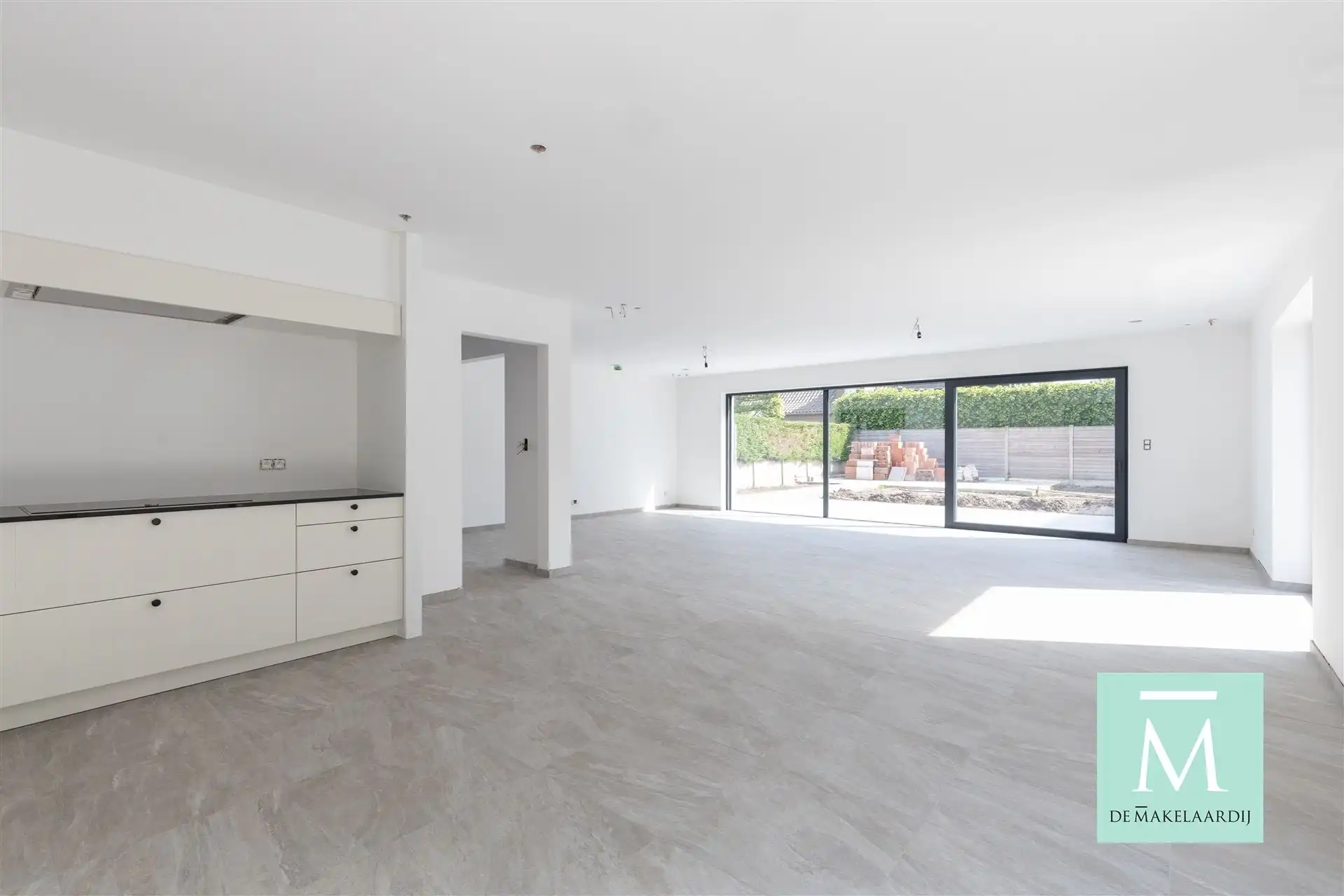 Zeer ruime nieuwbouwwoning met 5 slaapkamers en tuin foto 5