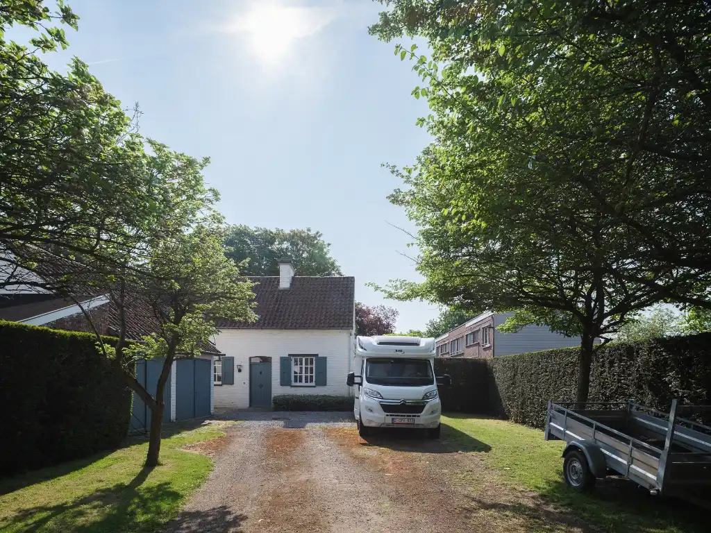 Charmante gezinswoning met oprit en dubbele garage op een rustig perceel van ca. 1632 m² foto 15