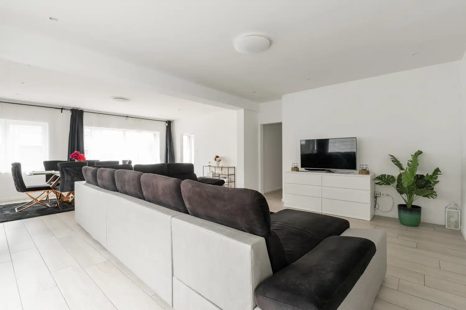 Ruim en lichtrijk 3-slaapkamerappartement met terras & tuin in Achel foto 5