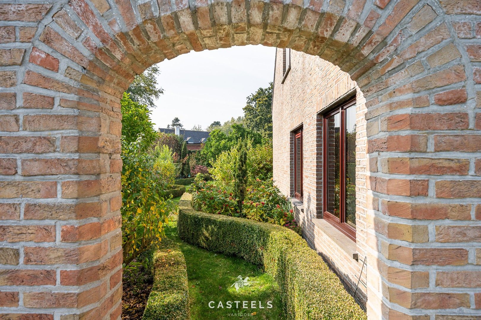 Ruime, instapklare gezinswoning met prachtige tuin te koop foto 28