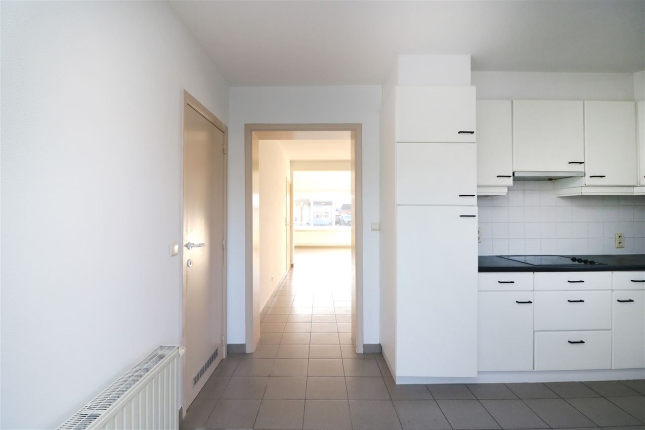 Woning met 2 slpk, terras, autostaanplaats onder de carport foto 35