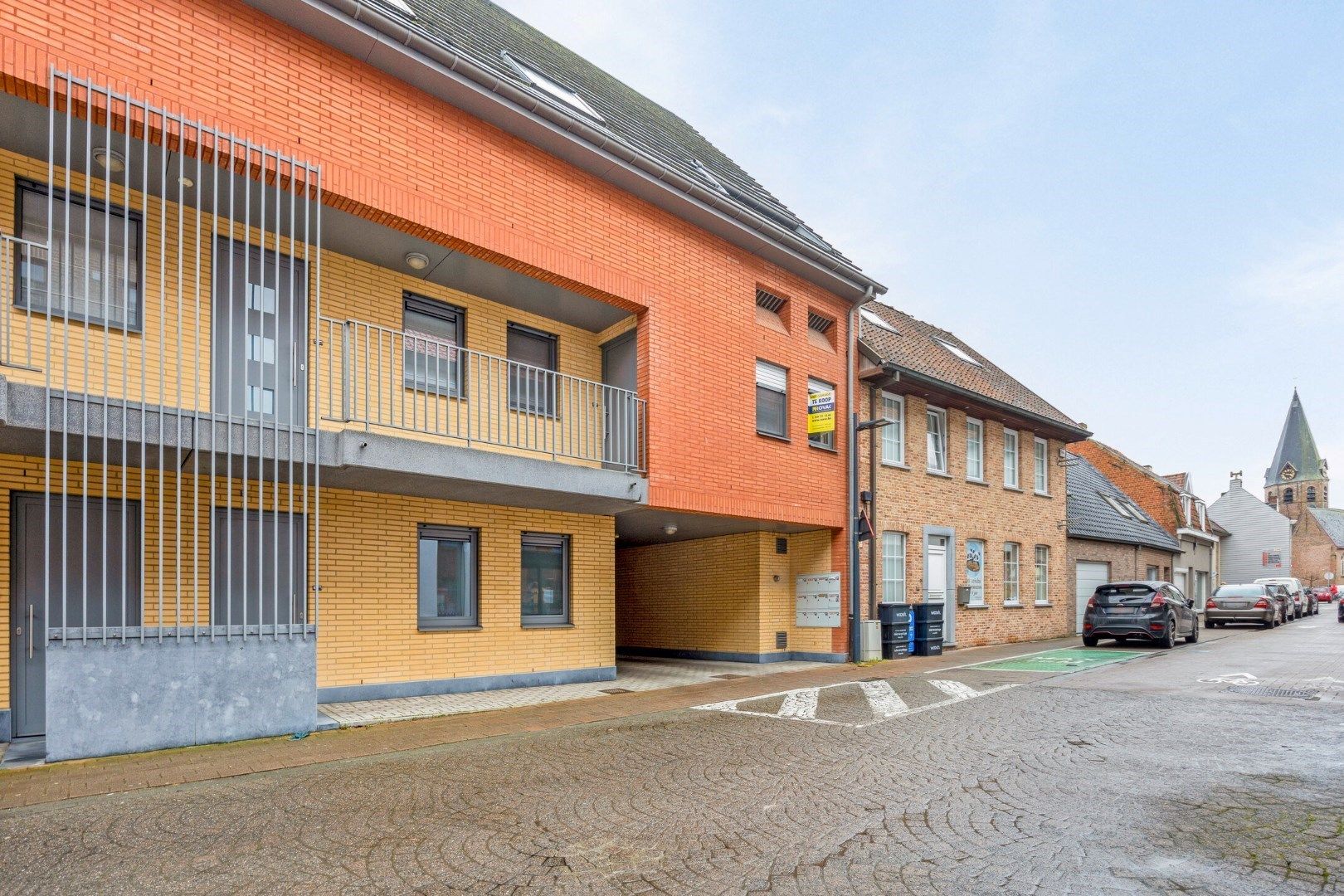 Instapklaar 1-slaapkamer appartement met private autostaanplaats foto {{pictureIndex}}