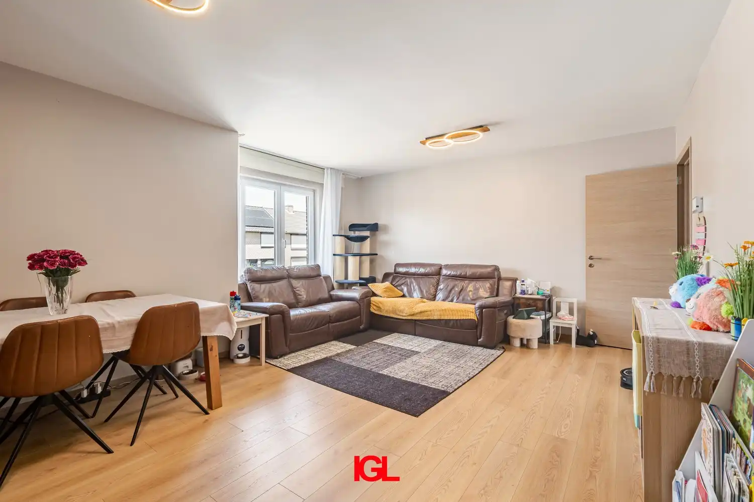 3-gevel woning met zuidgerichte tuin en garage foto 2