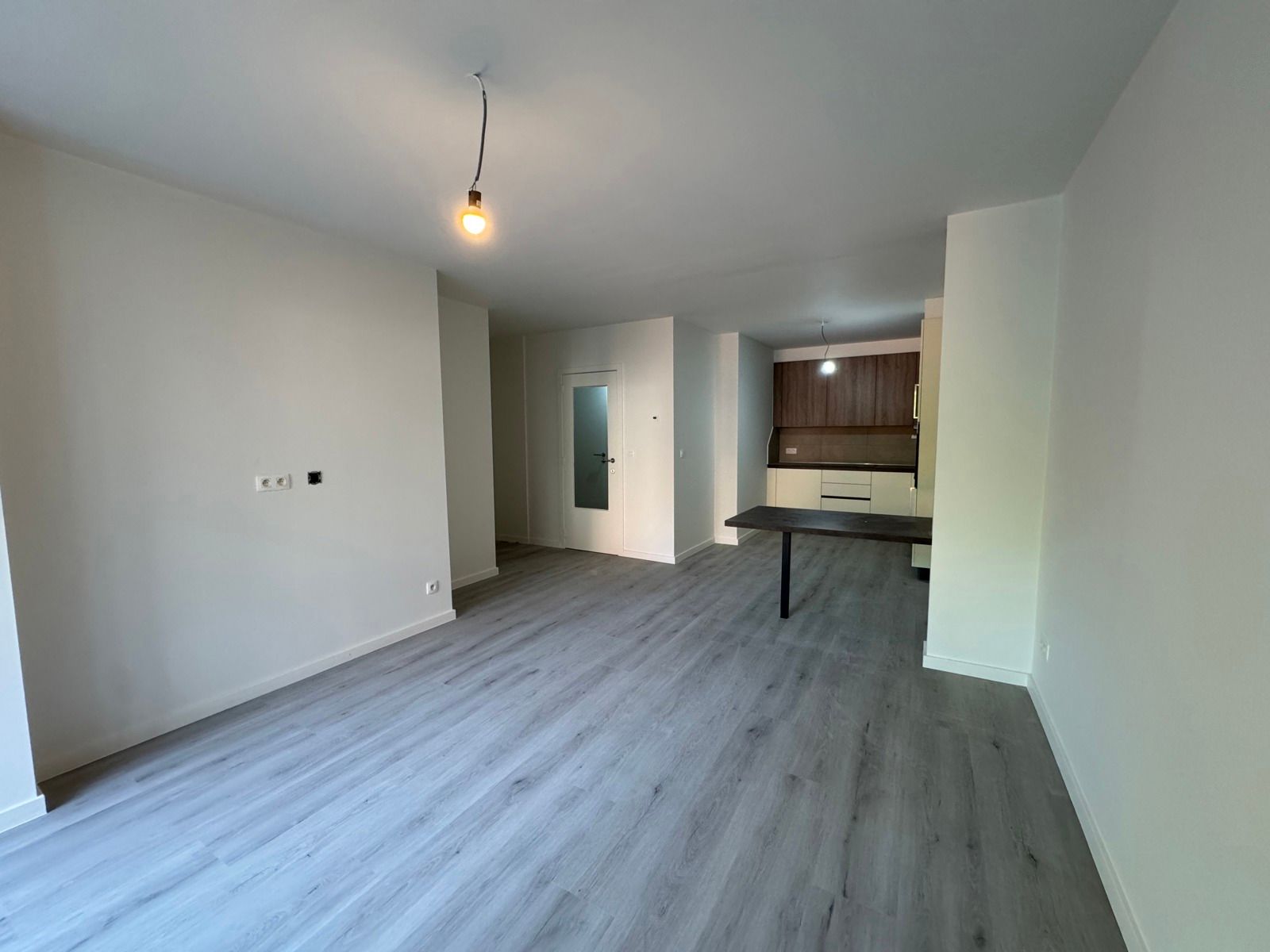 Vernieuwd appartement met 1 slaapkamer en terras foto 3