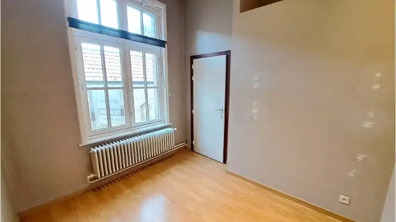 Ruim en lichtrijk 2-slaapkamerappartement te koop in Brugge foto 5