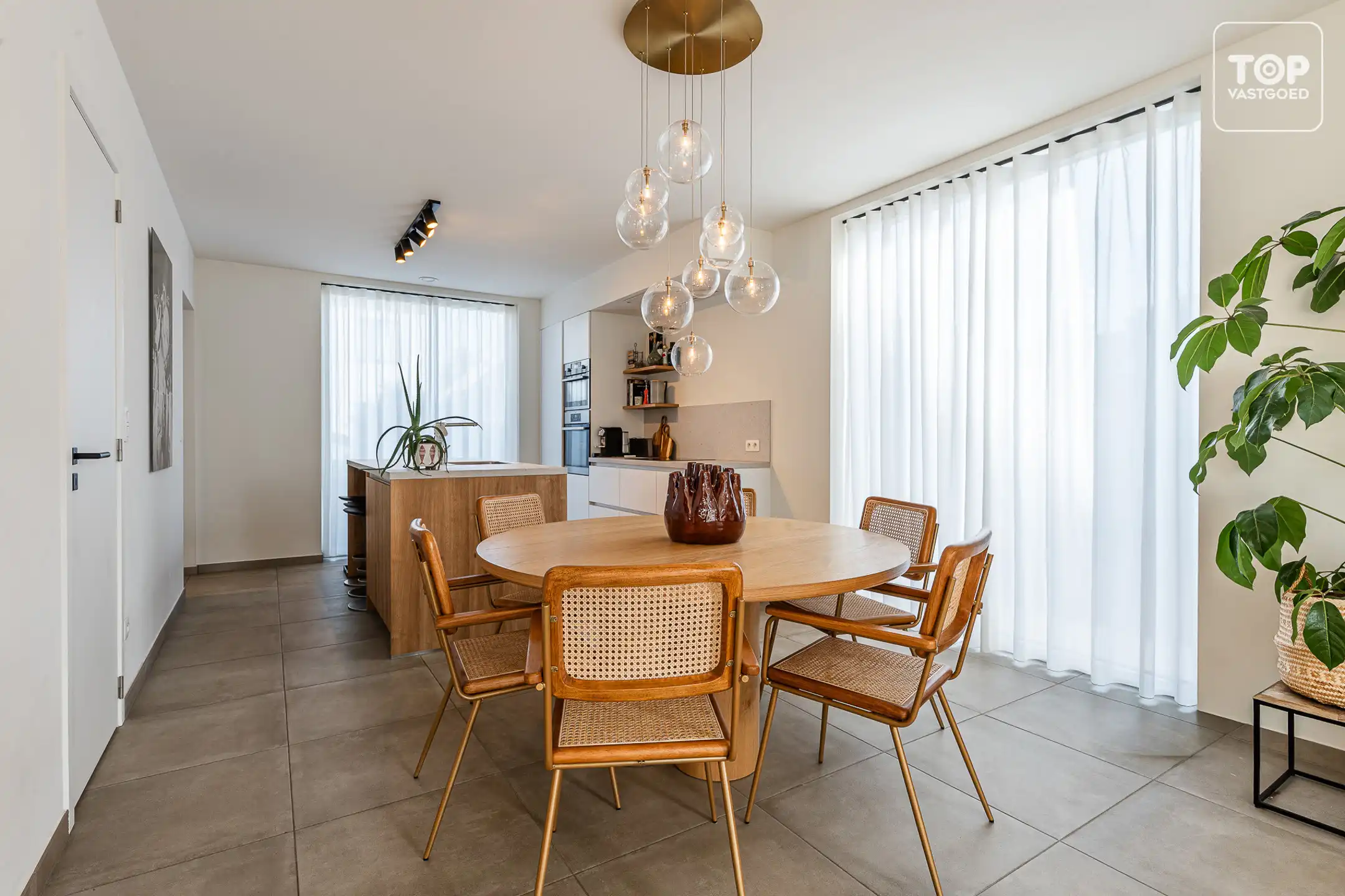 Nieuwbouwwoning met 4 slaapkamers, tuin en carport  foto 7
