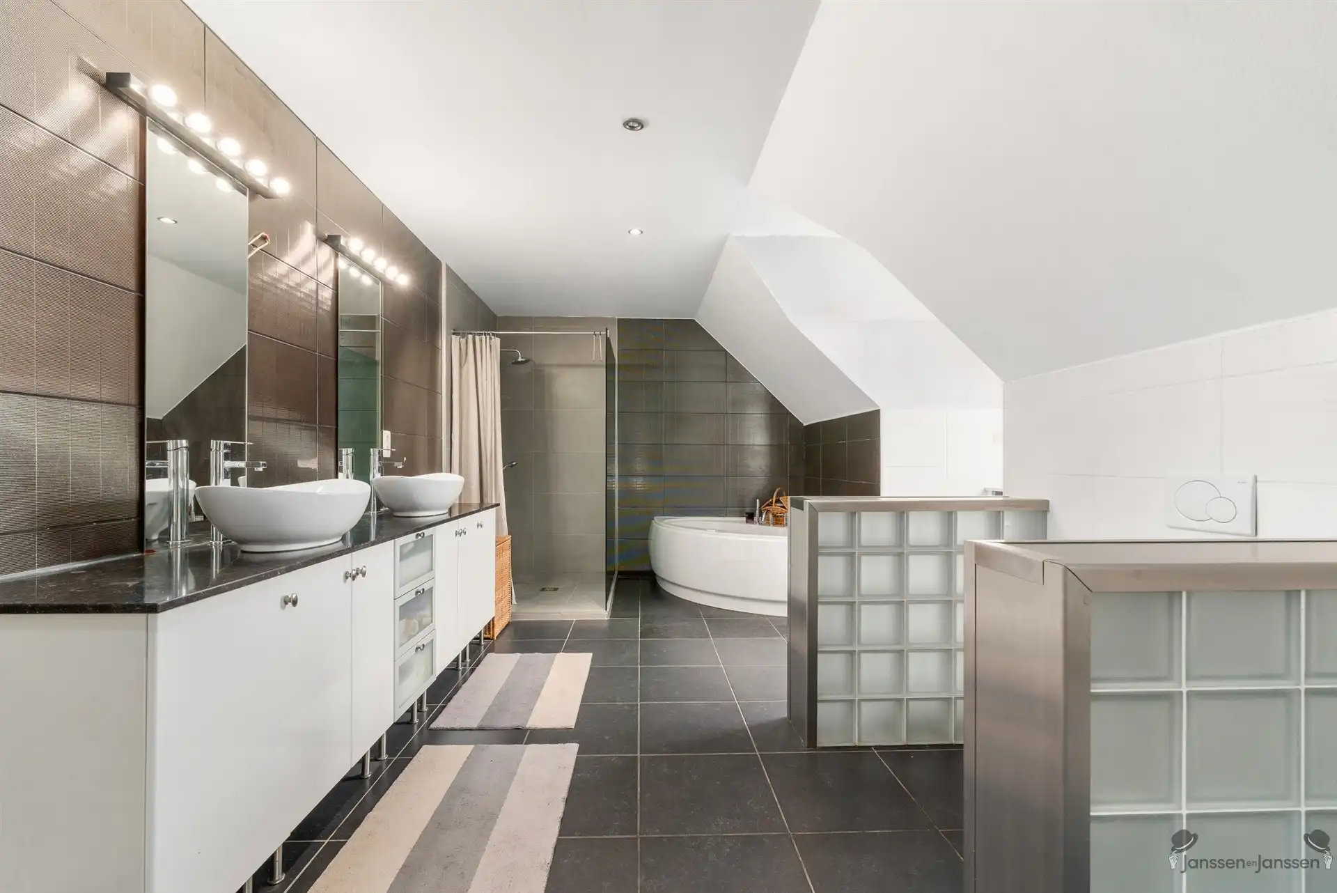 Prachtige villa op een perceel van 1.500m² in het groene Sint-Job. foto 16