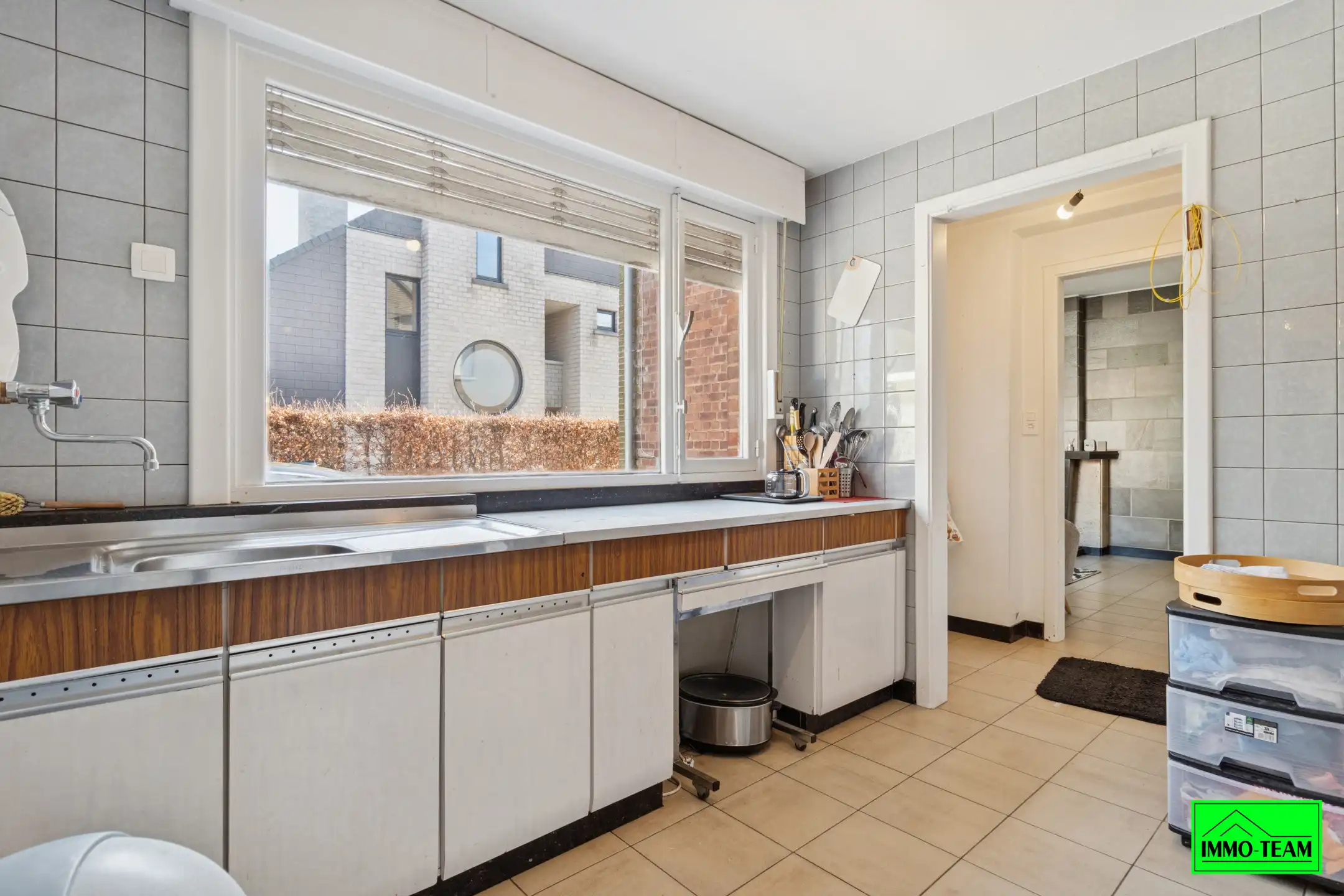 Ruime 3-gevelwoning met 4 slaapkamers en tuin foto 9