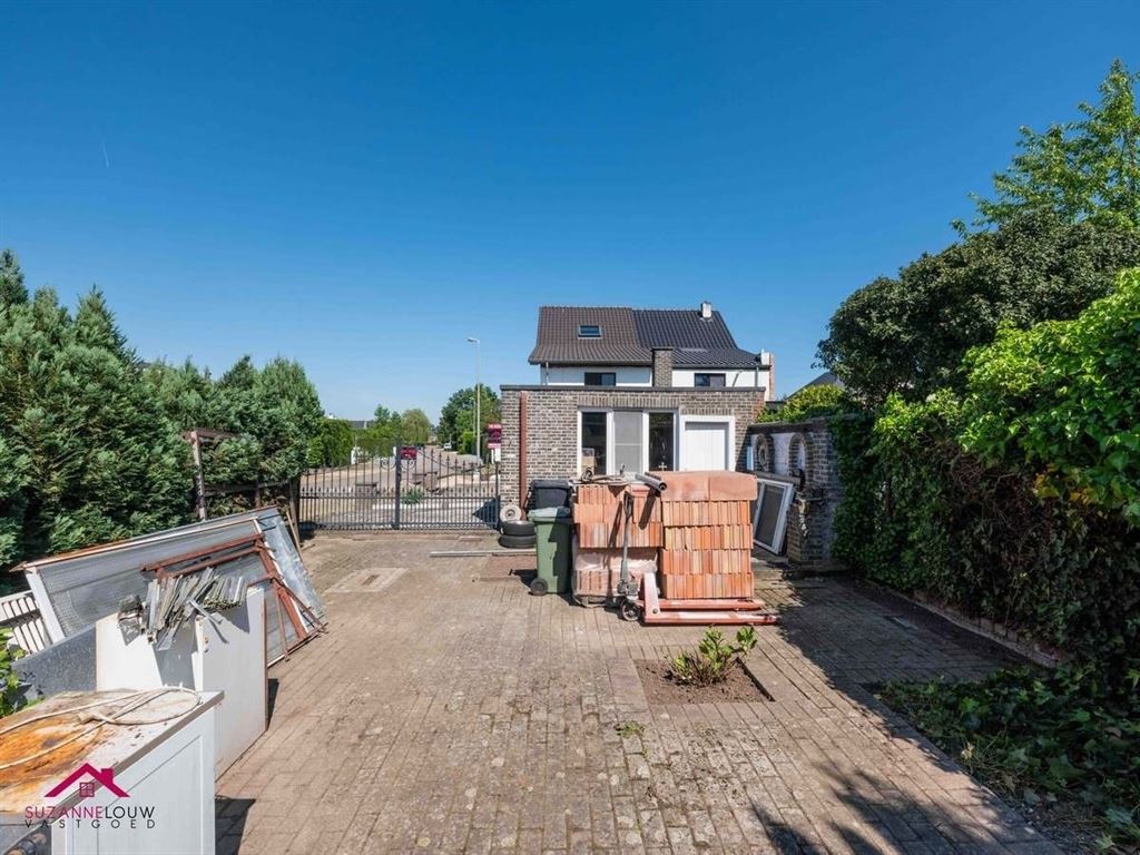 Half-vrijstaande woning, te renoveren/verder af te werken foto 15