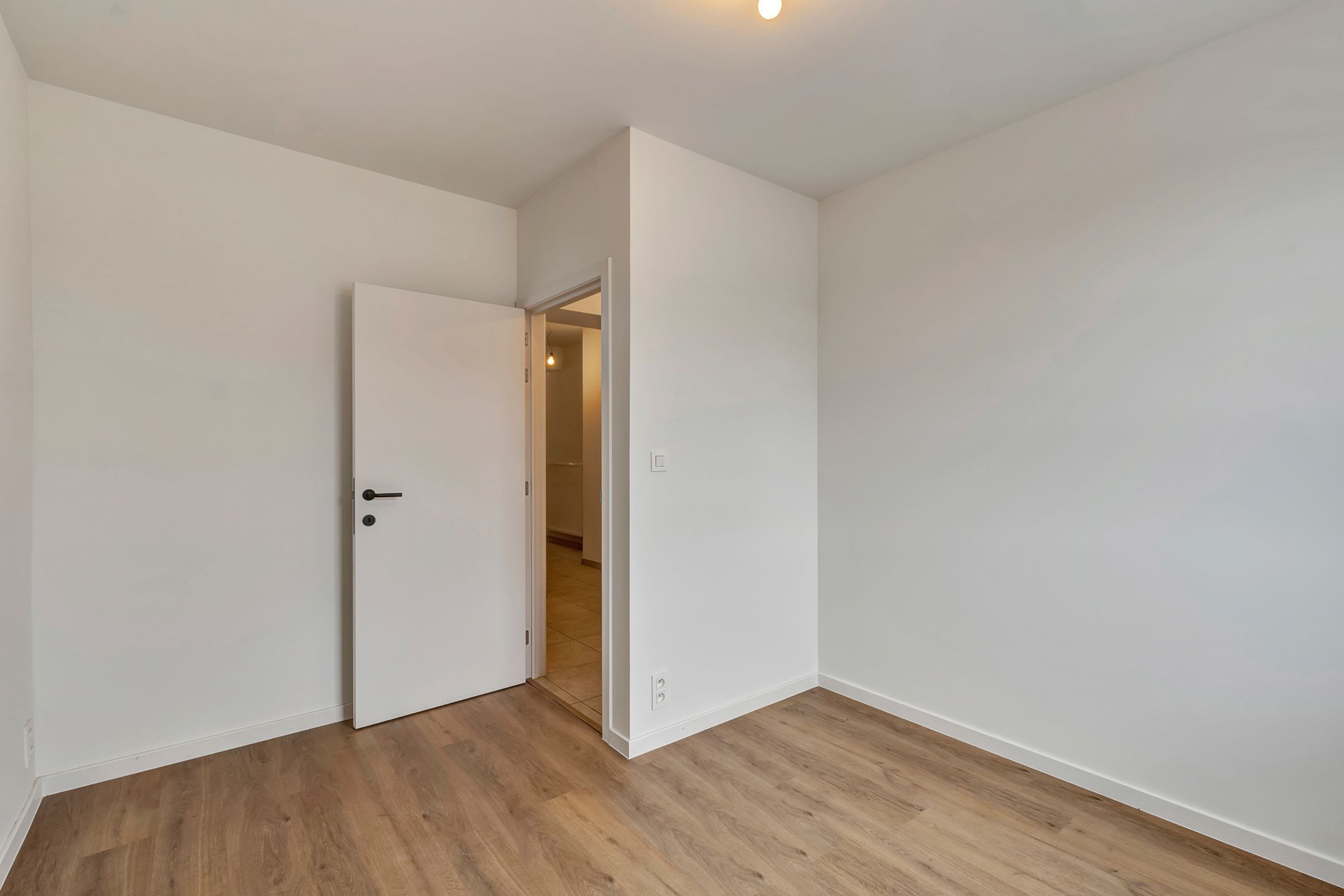 Instapklaar gelijkvloers appartement met tuin nabij centrum Deinze foto 2