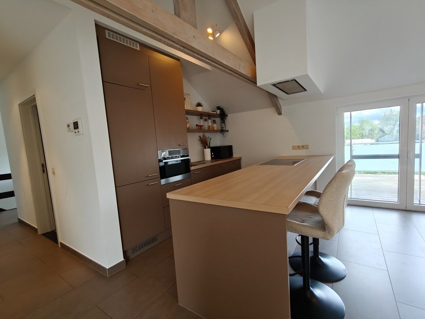 Stijlvolle en ruime loft met terras en bureauruimte  foto 3