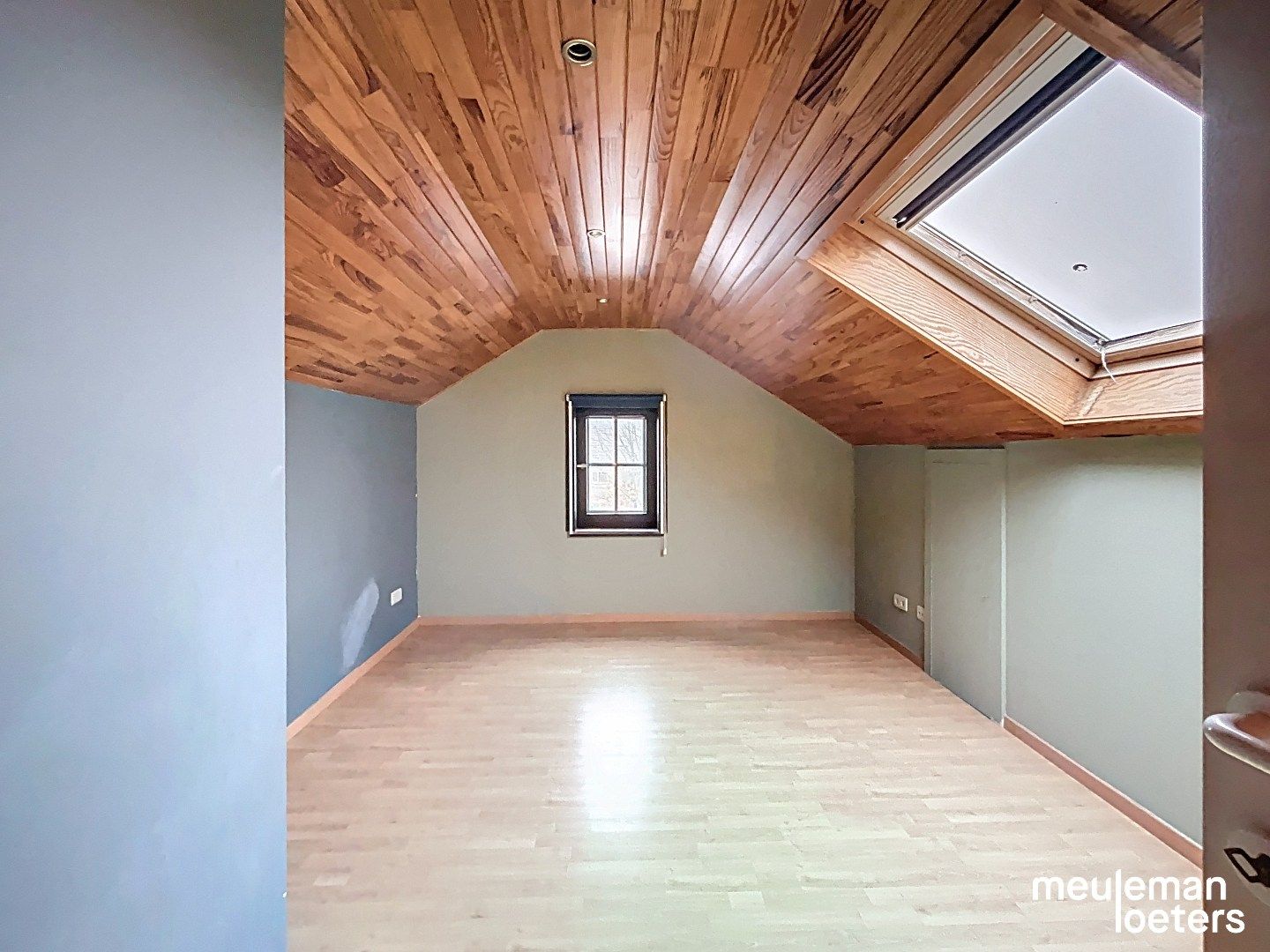 Rustig gelegen woning met garage foto 8