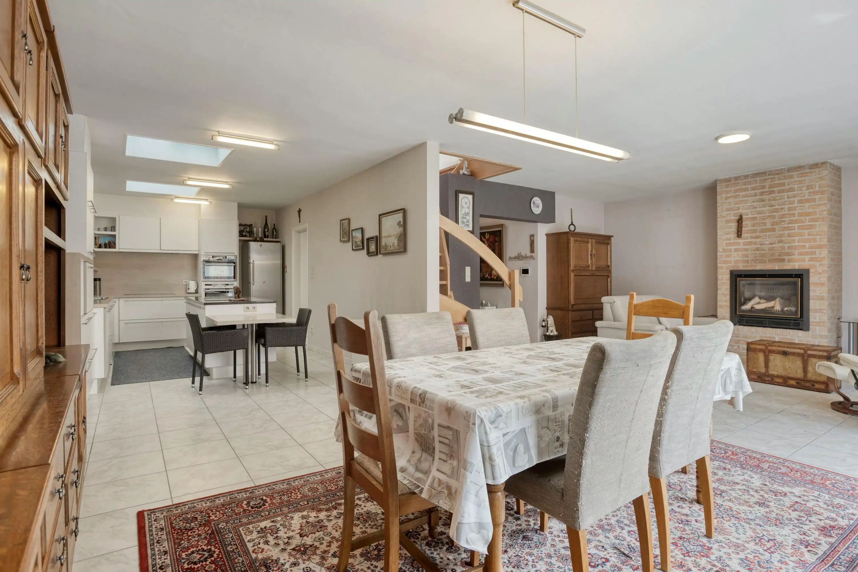 Ruime woning met 2 garages en lift in centrum Veurne foto 4