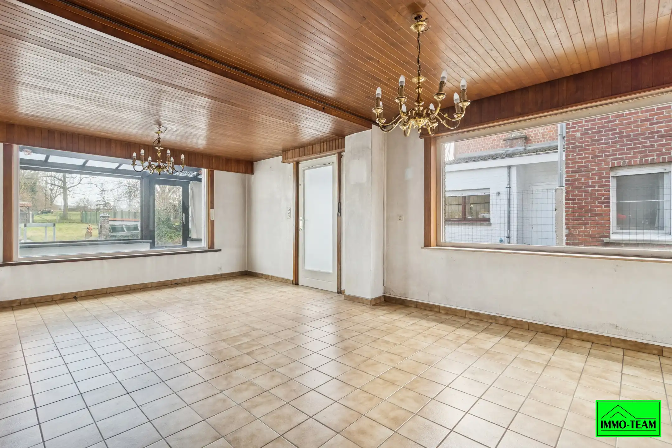 Te renoveren 4-gevel woning met garage en tuin foto 6