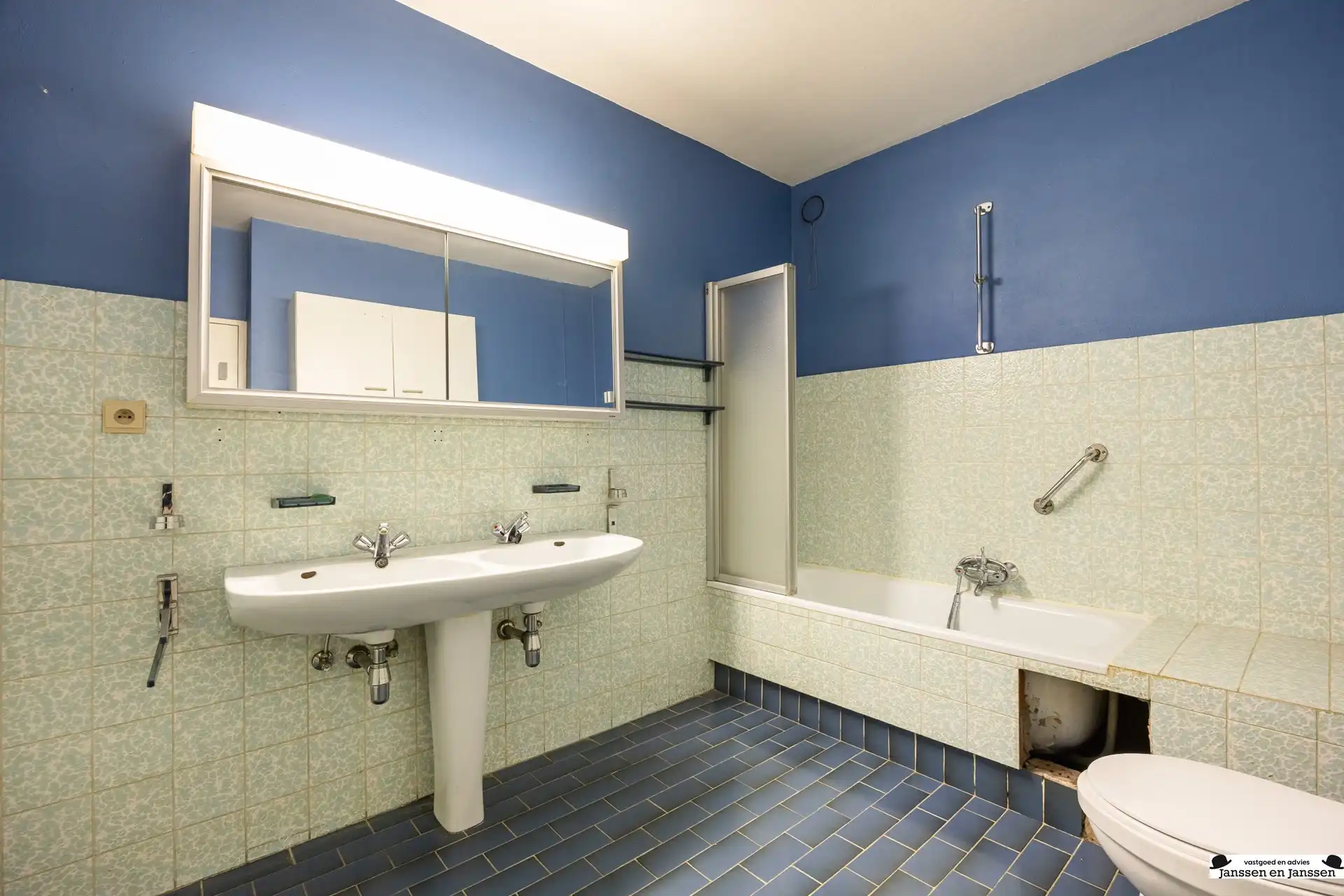 Te renoveren twee slaapkamer appartement! foto 13