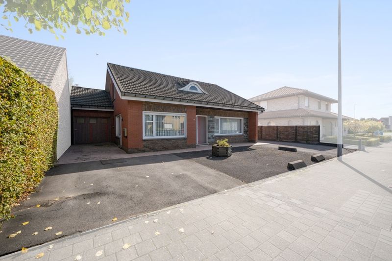 Te renoveren villa, ideaal geschikt voor bijberoep met veel ruimte en grote tuin in centrum Beveren opp 837 m² foto 2