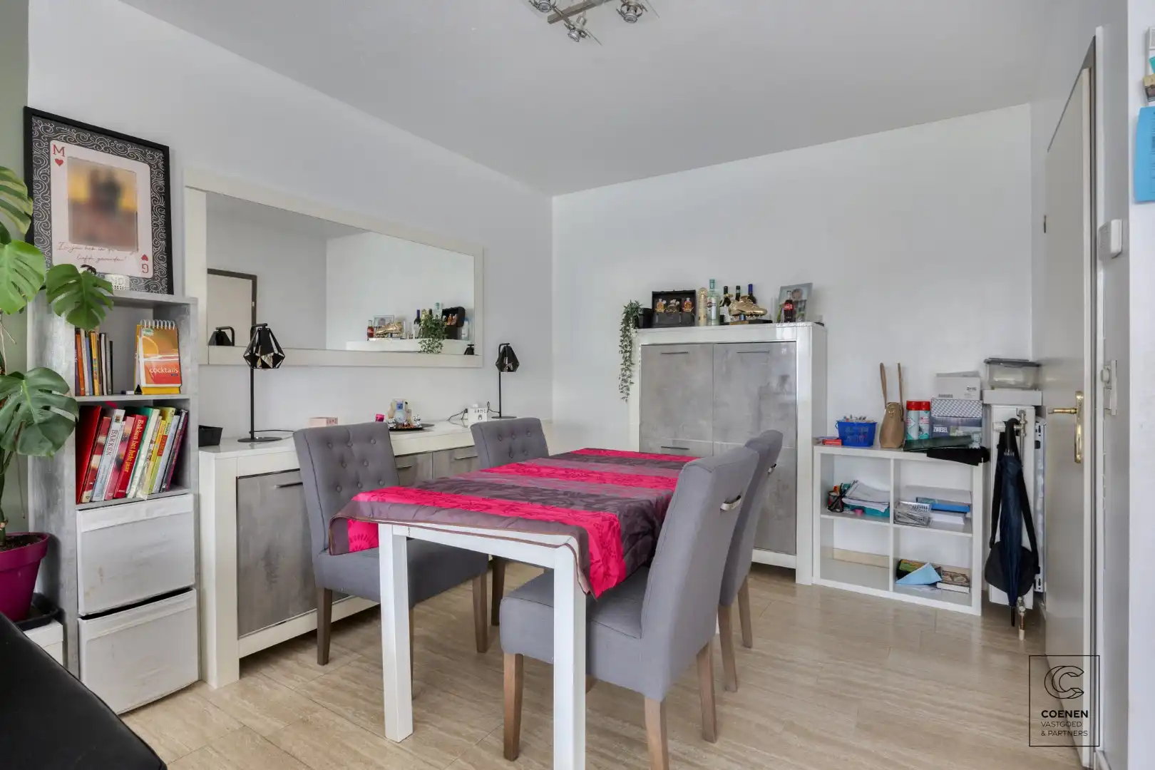 Ruim appartement met 3 slpk en schitterende tuin te Merksem! foto 3