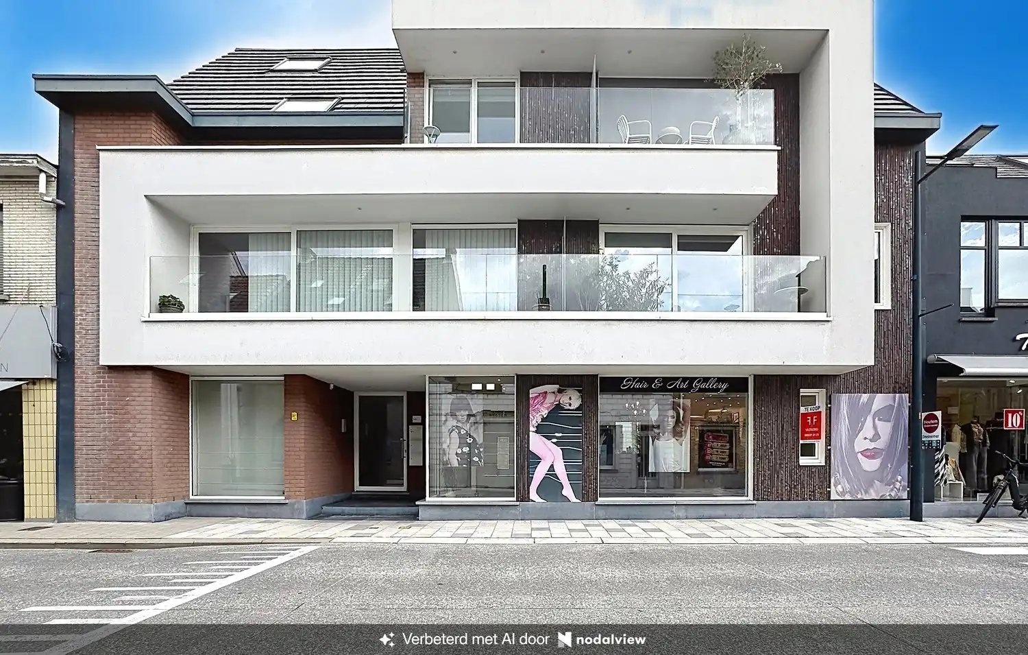 Unieke Investeringsopportuniteit: Commercieel gelijkvloers handelspand (160m²) in hartje Sint-Lievens-Houtem foto {{pictureIndex}}
