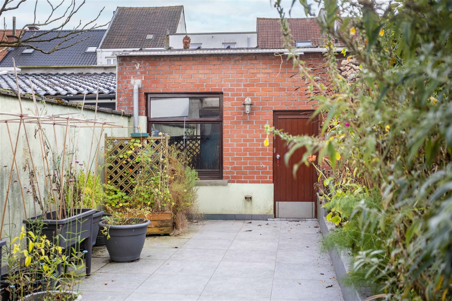 Op te frissen woning met Zuidgerichte tuin foto 4