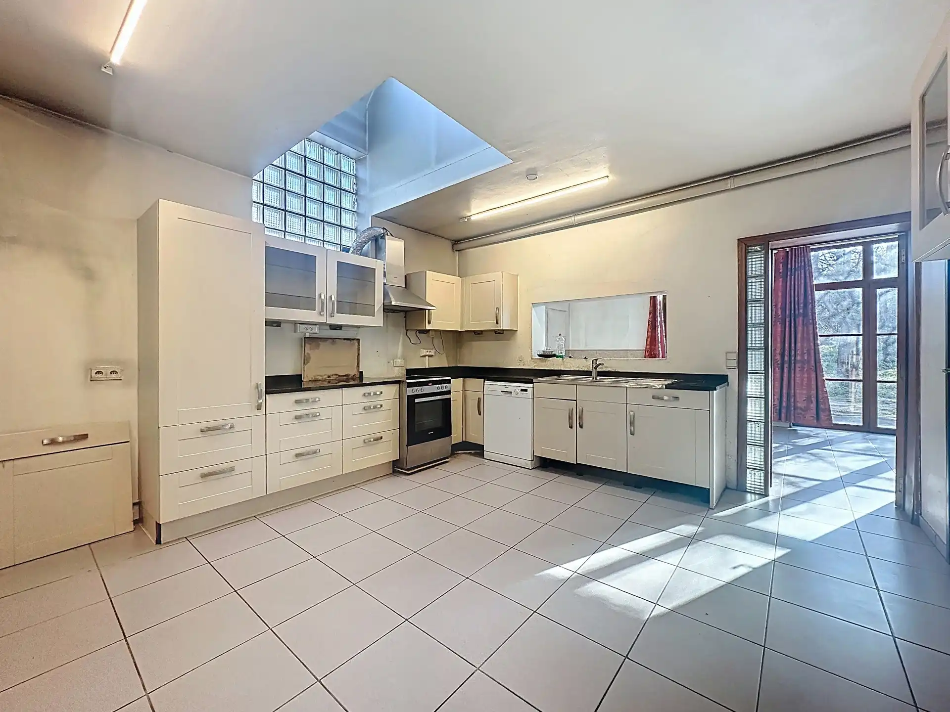 Te renoveren woning met 3 slaapkamers foto 11