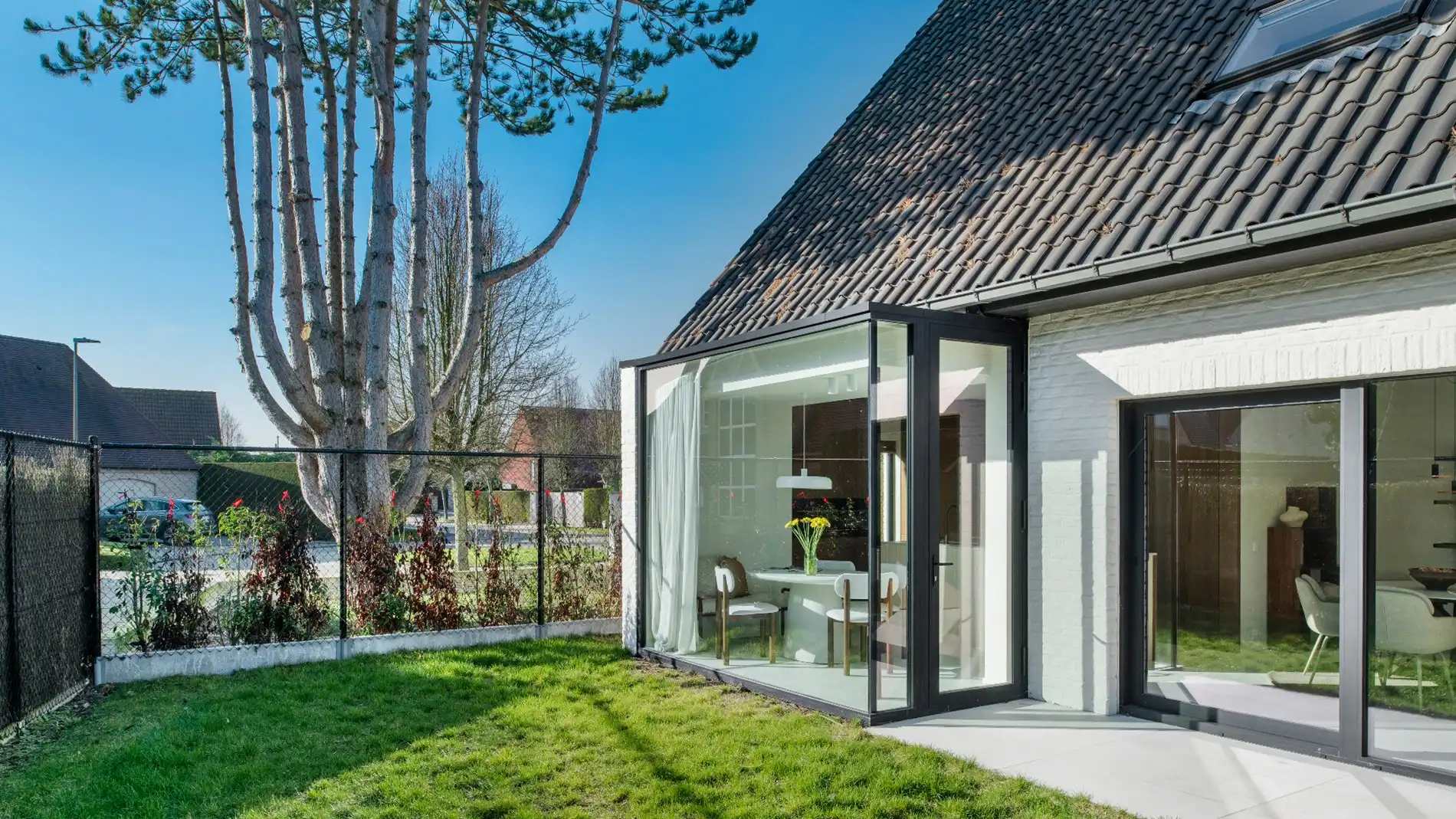 Alleenstaande en luxueus gerenoveerde villa op een rustige en residentiële ligging in Knokke foto 17