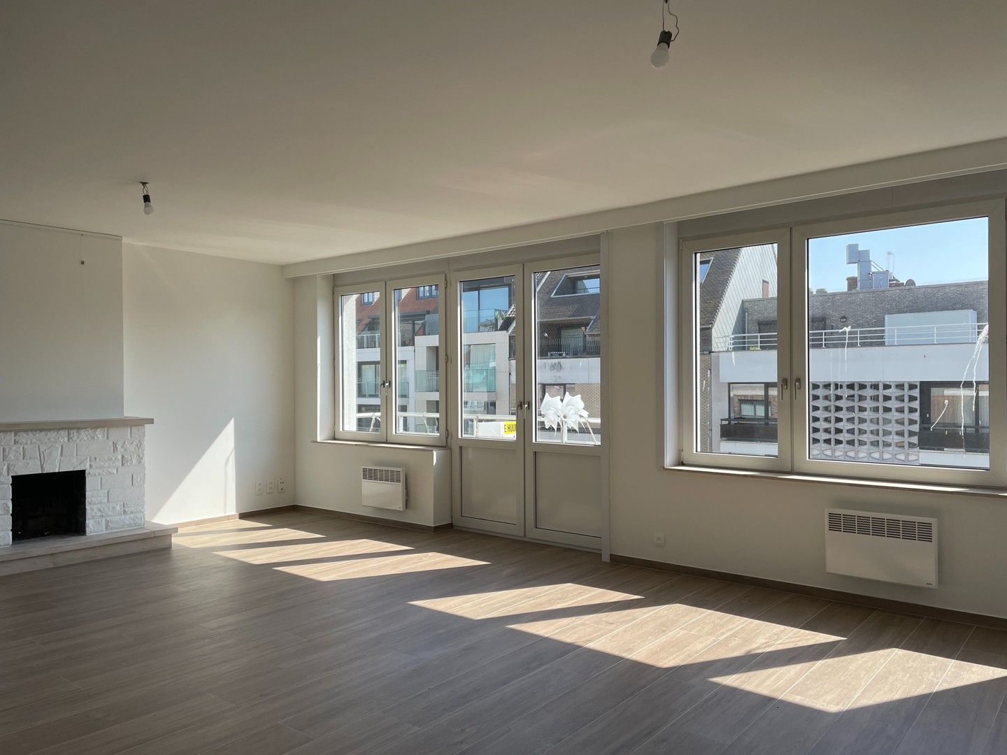 Verzorgd en vernieuwd ongemeubeld appartement met balkon in de Lippenslaan te Knokke foto 3