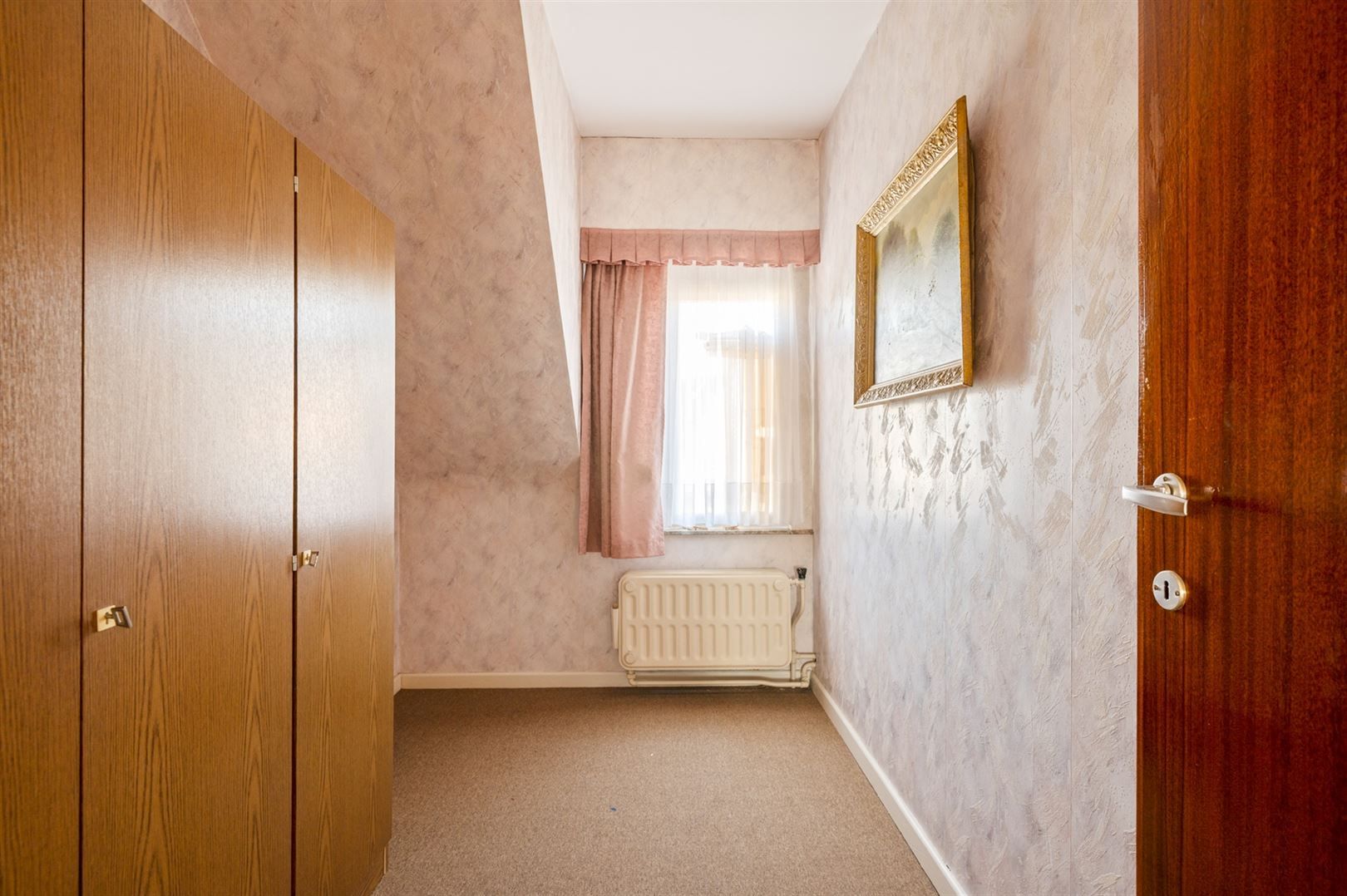 Te renoveren halfopen woning met 3 slaapkamers en garage. foto 13