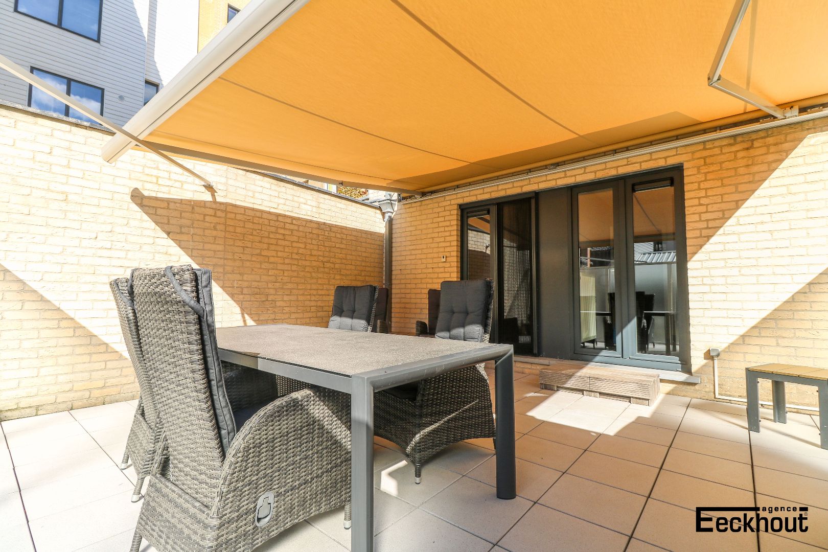 Instapklaar 2-slaapkamer appartement met groot zonneterras te Oostende! foto {{pictureIndex}}