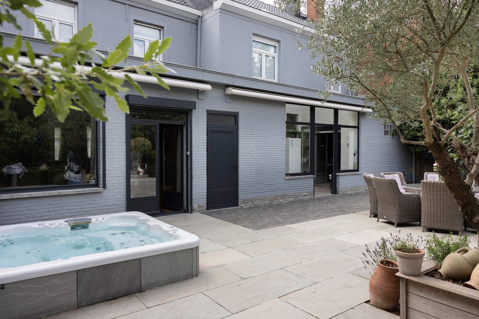 Ruim herenhuis met mooie binnentuin in hartje Wakken. foto 16