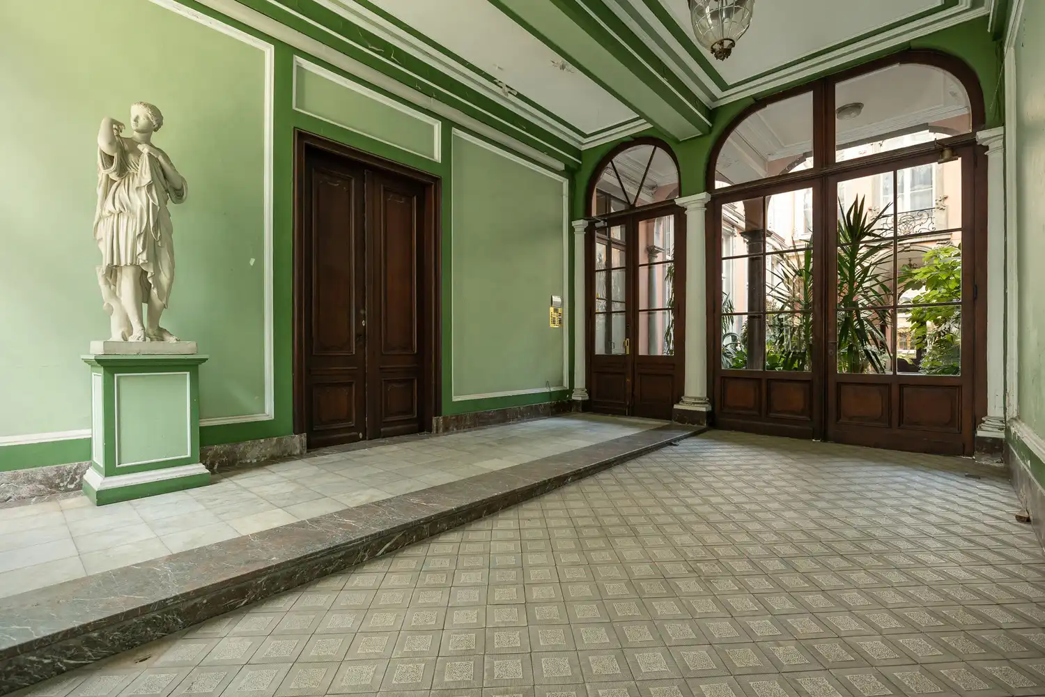 Een zeldzaam en groen privilige in het hart van Antwerpen: wonen in het historische Venushof foto 3