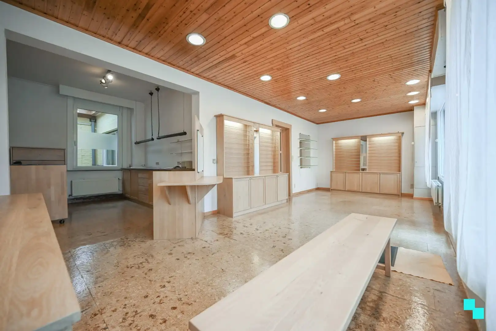 Handelspand op prima zichtlocatie nabij centrum Ingelmunster foto {{pictureIndex}}