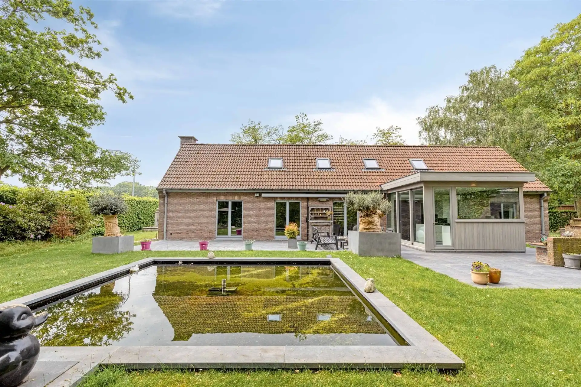 Open bebouwing met 5 (mog. 7) slaapkamers, tuin en garage foto 27