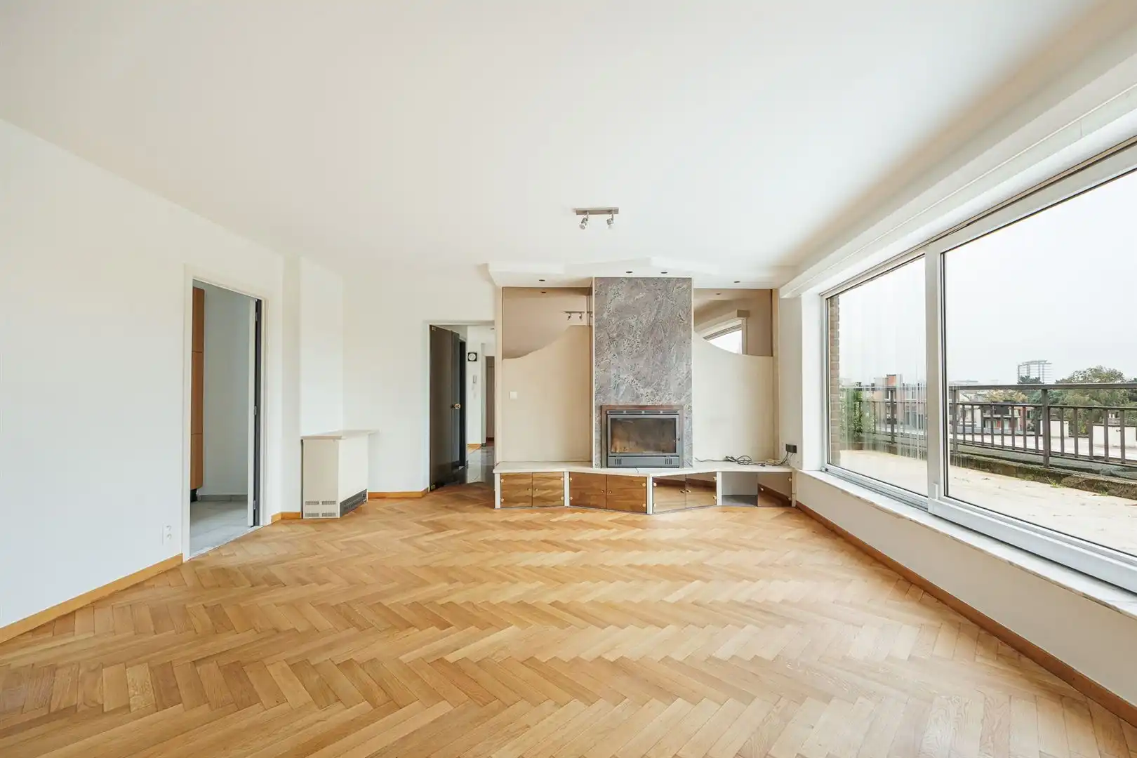 Ruim dakappartement met zonneterras en parking. foto 8