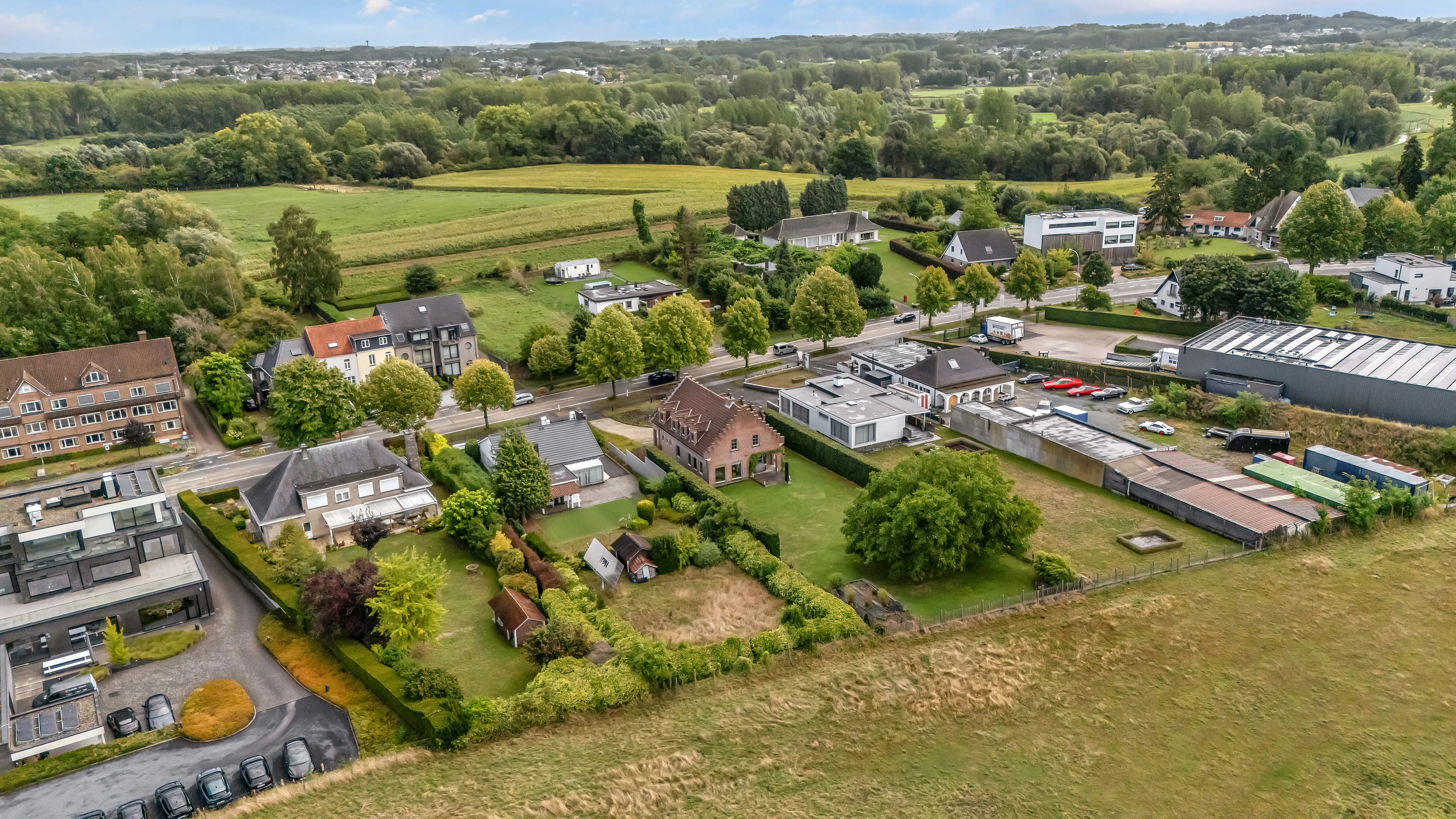 Instapklare, goed onderhouden villa op gunstige locatie foto 10