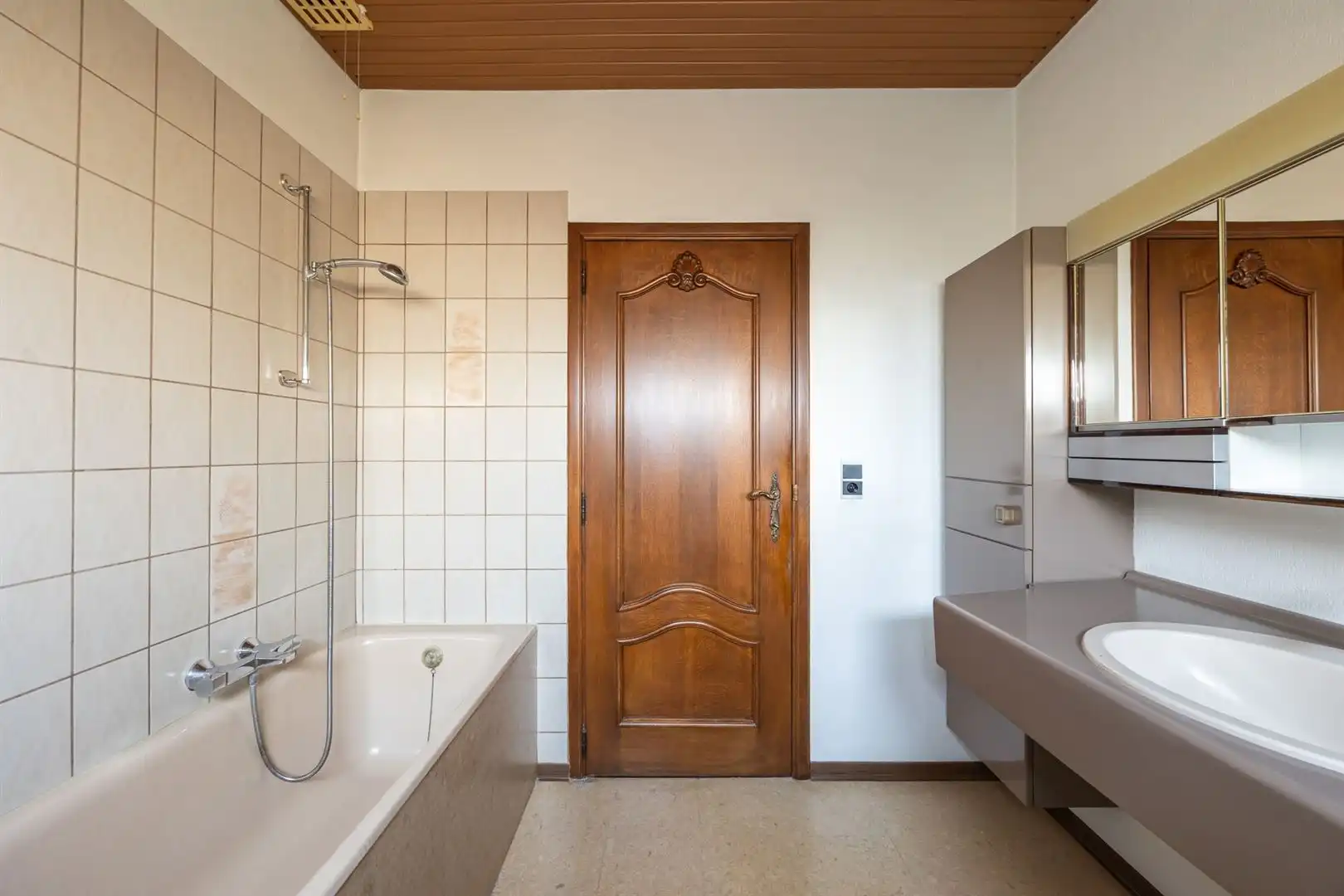 Charmante en karaktervolle woning met erg ruim bijgebouw.  foto 10