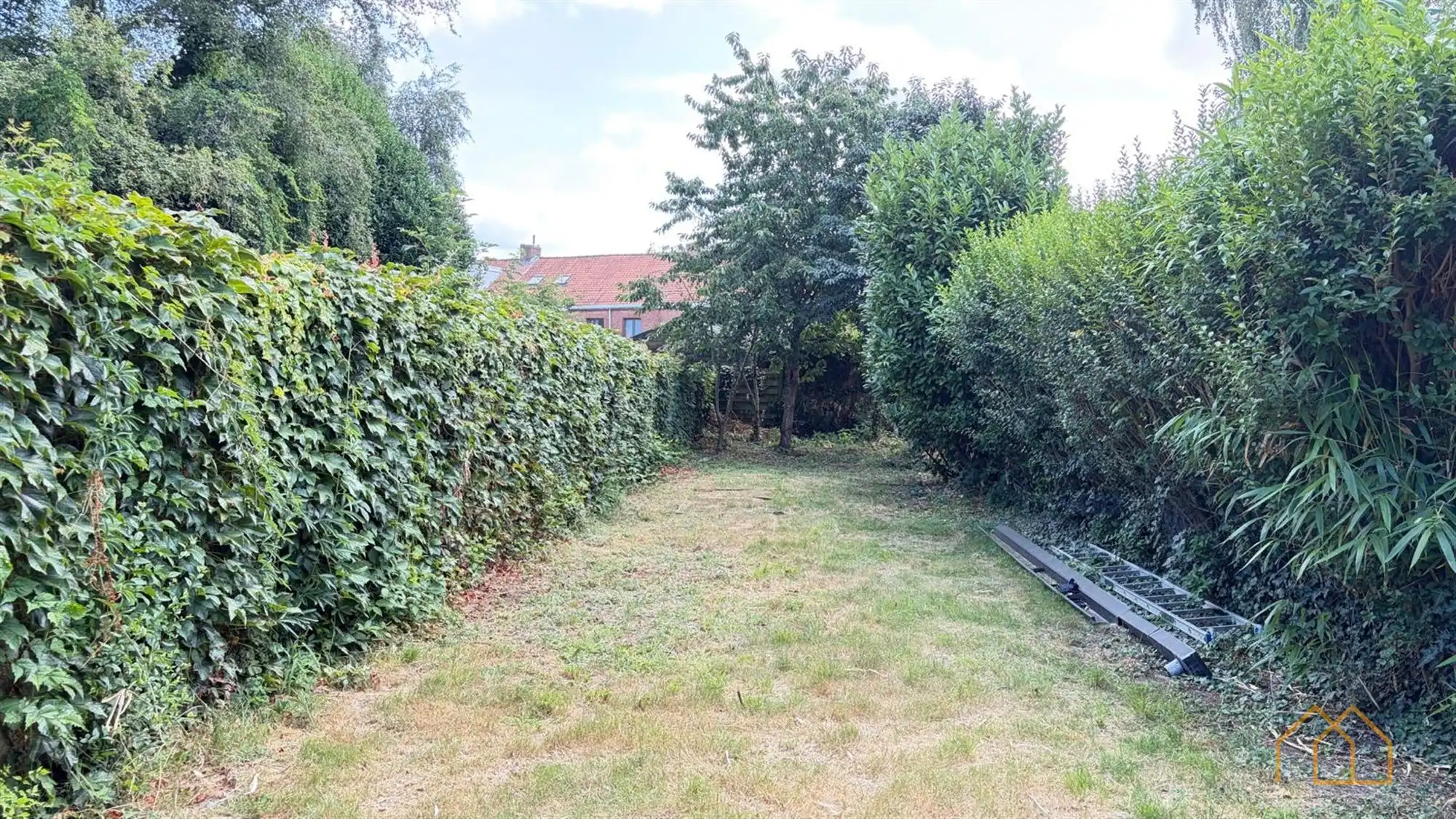 Gerenoveerde rijwoning met tuin foto 19