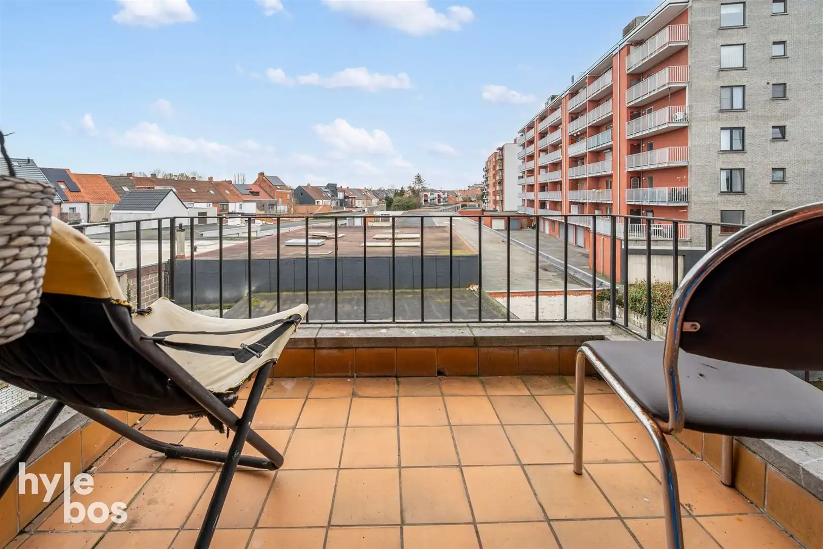 Opbrengsteigendom van 3 appartementen + 3 garages foto 30