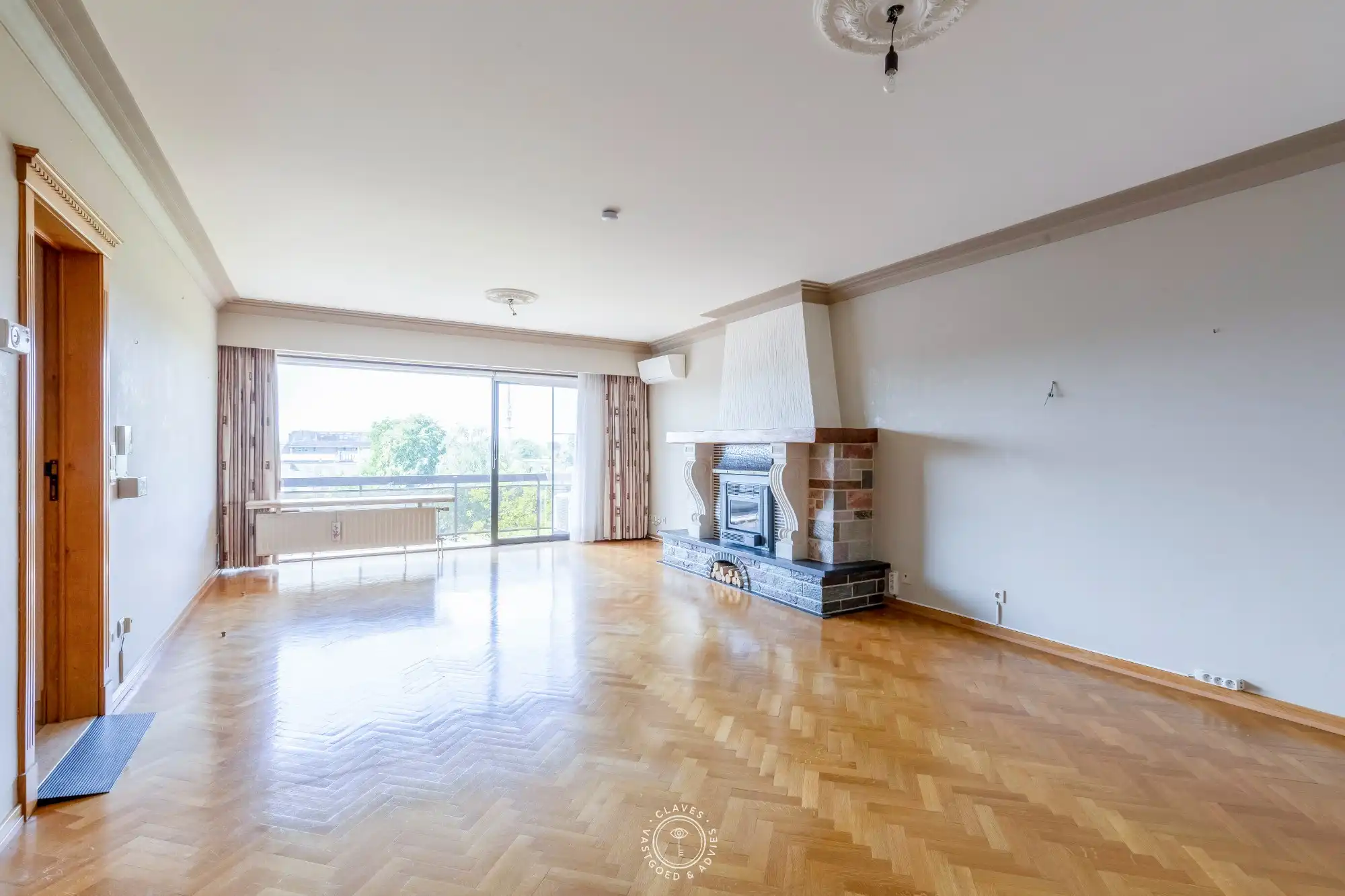 Bijzonder ruim appartement met zuidgericht terras foto 3
