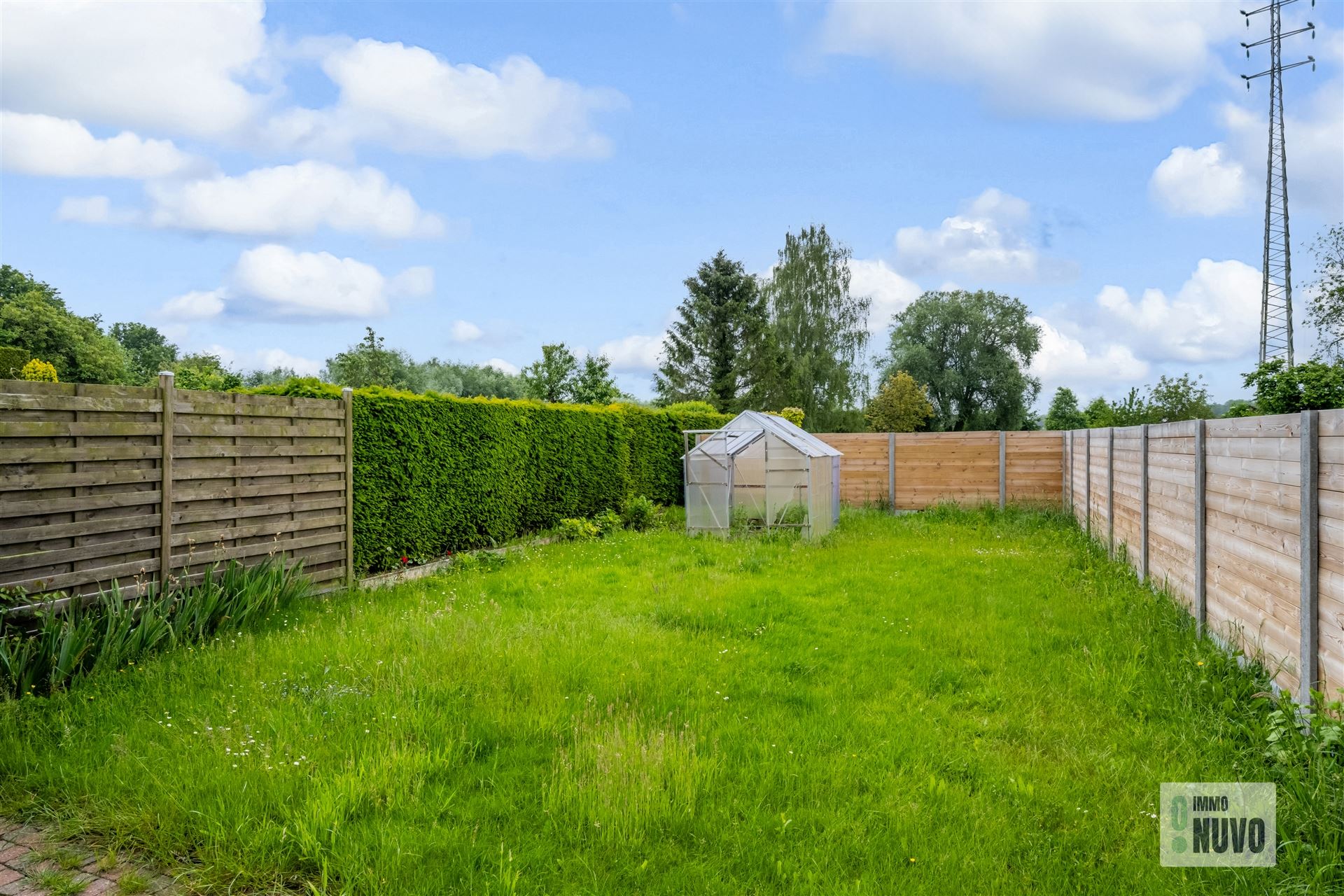 Goed gelegen, te renoveren woning met tuin en garage  foto 18