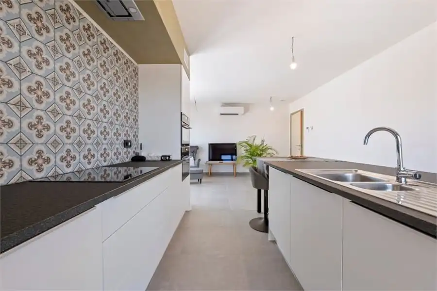 CENTRAAL GELEGEN APPARTEMENT MET RUIM TERRAS EN GARAGEBOX IN SINT-TRUIDEN foto 13