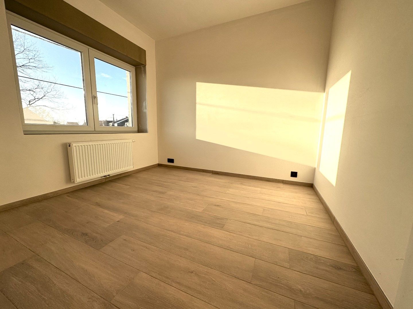 GERENOVEERDE HALFOPEN WONING MET 3 SLPKS, 2 BADKAMERS, TUIN EN GARAGE foto 20