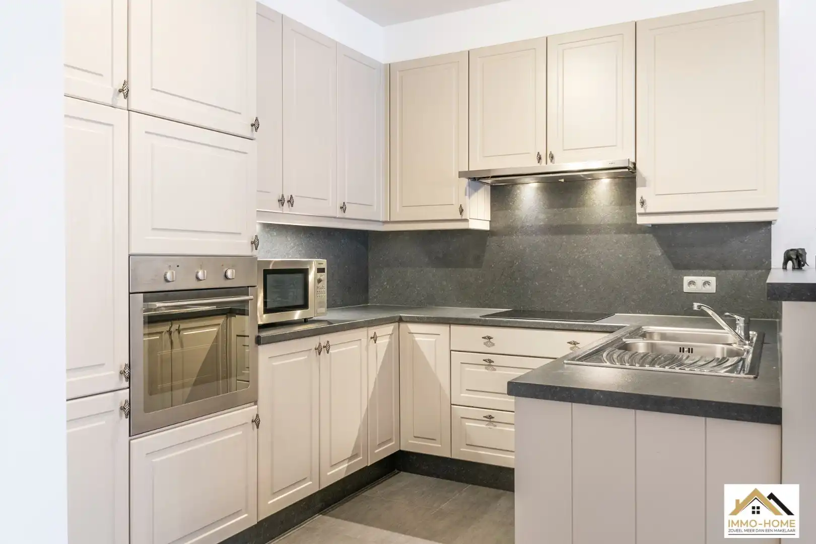 Instapklaar appartement met garage!  foto 7