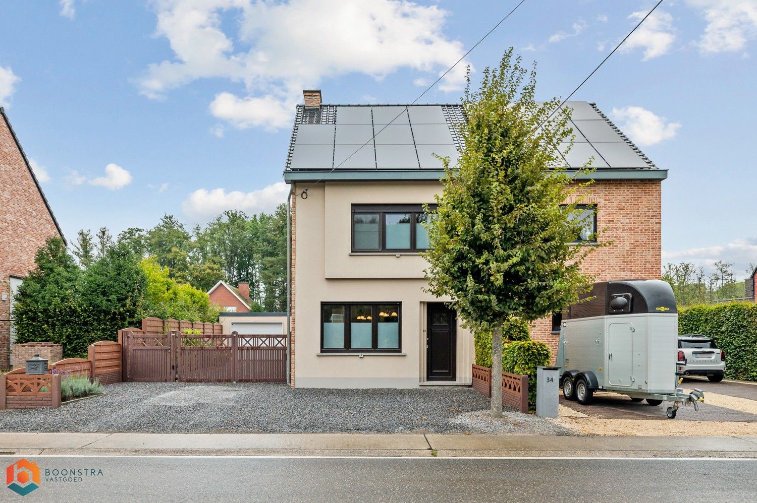 Verzorgde woning met 2 slpkrs, leuke tuin en garage foto 2
