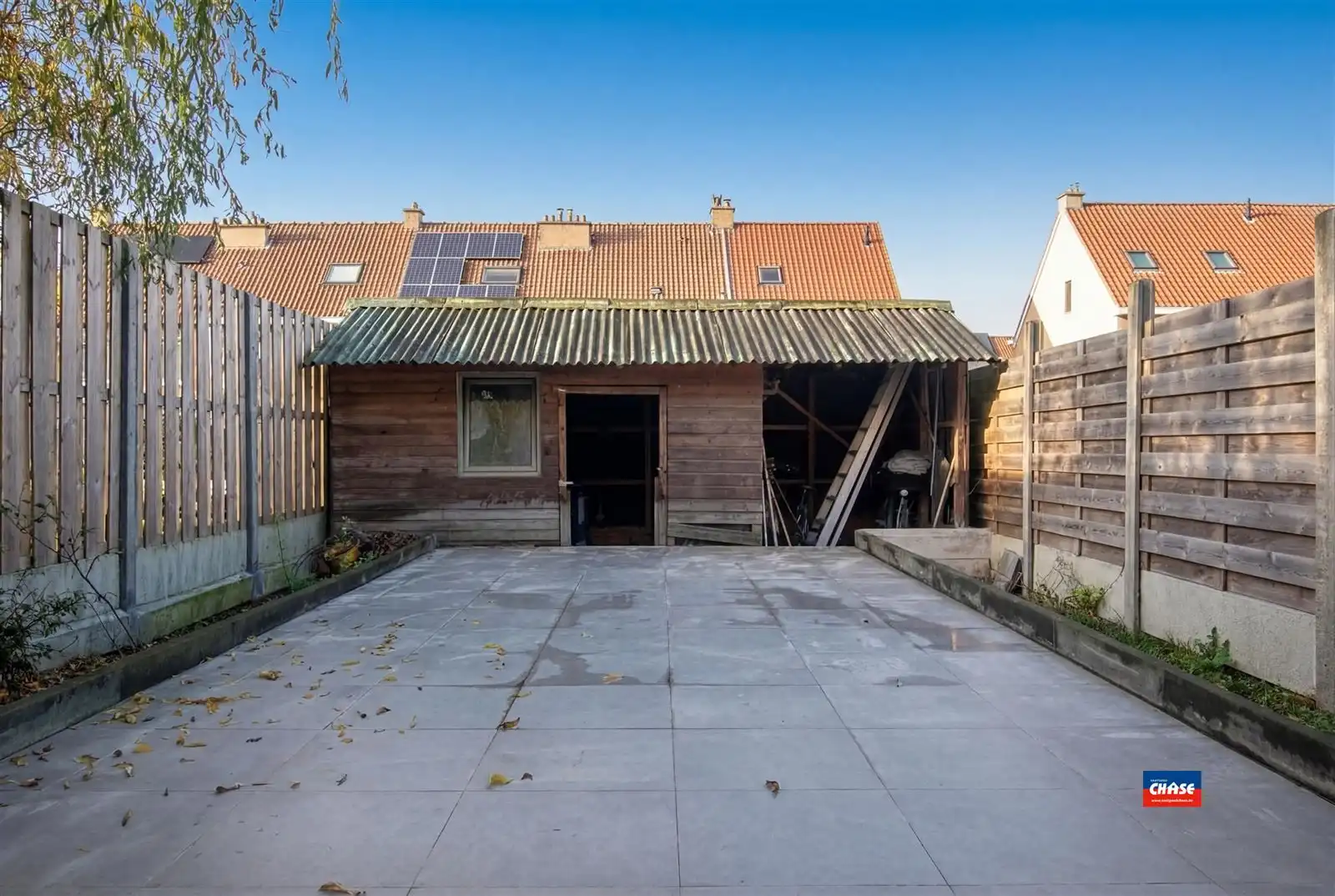 Ruime gezinswoning met vier slaapkamers en tuin foto 15