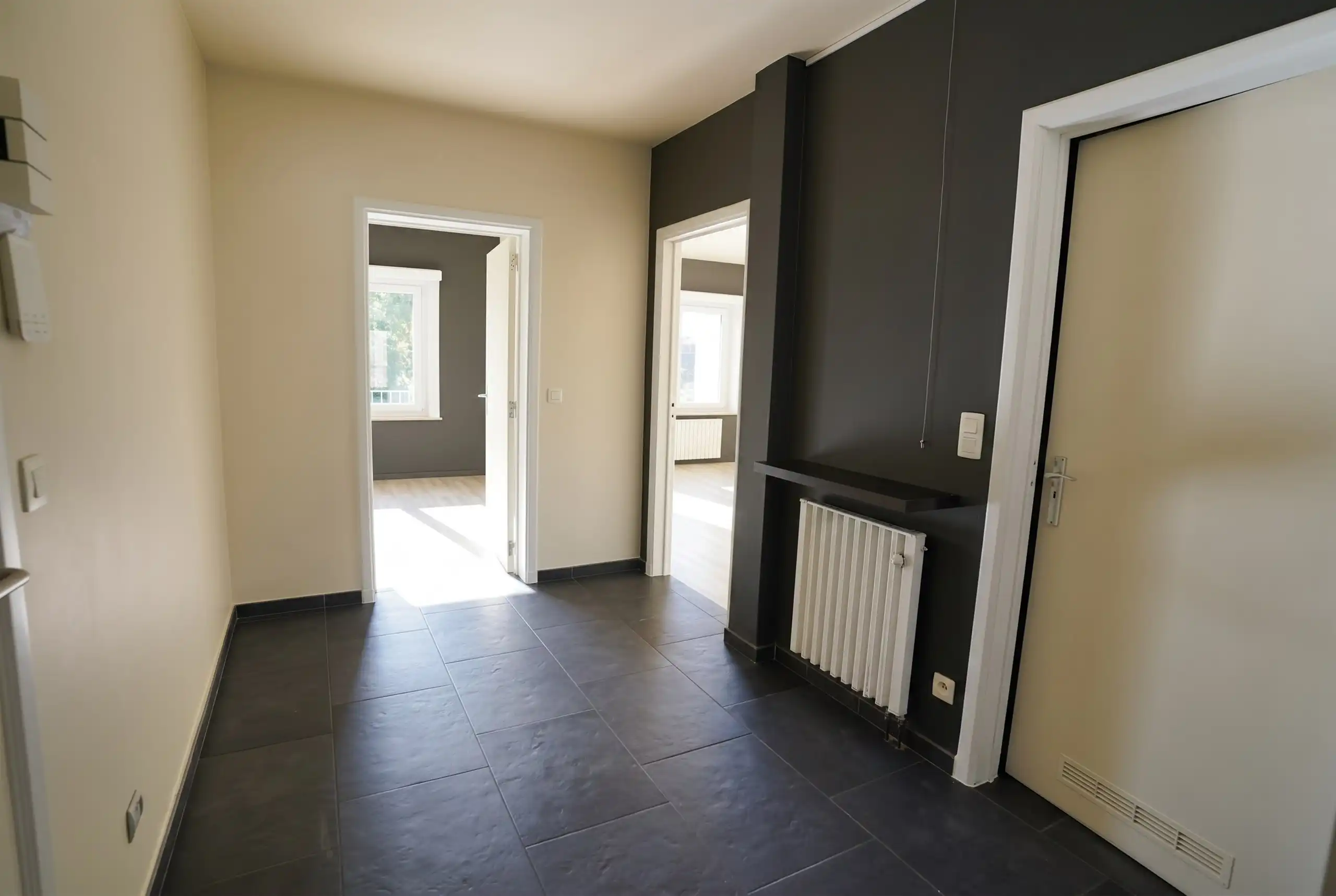 Vernieuwd appartement met garage en terras foto 11